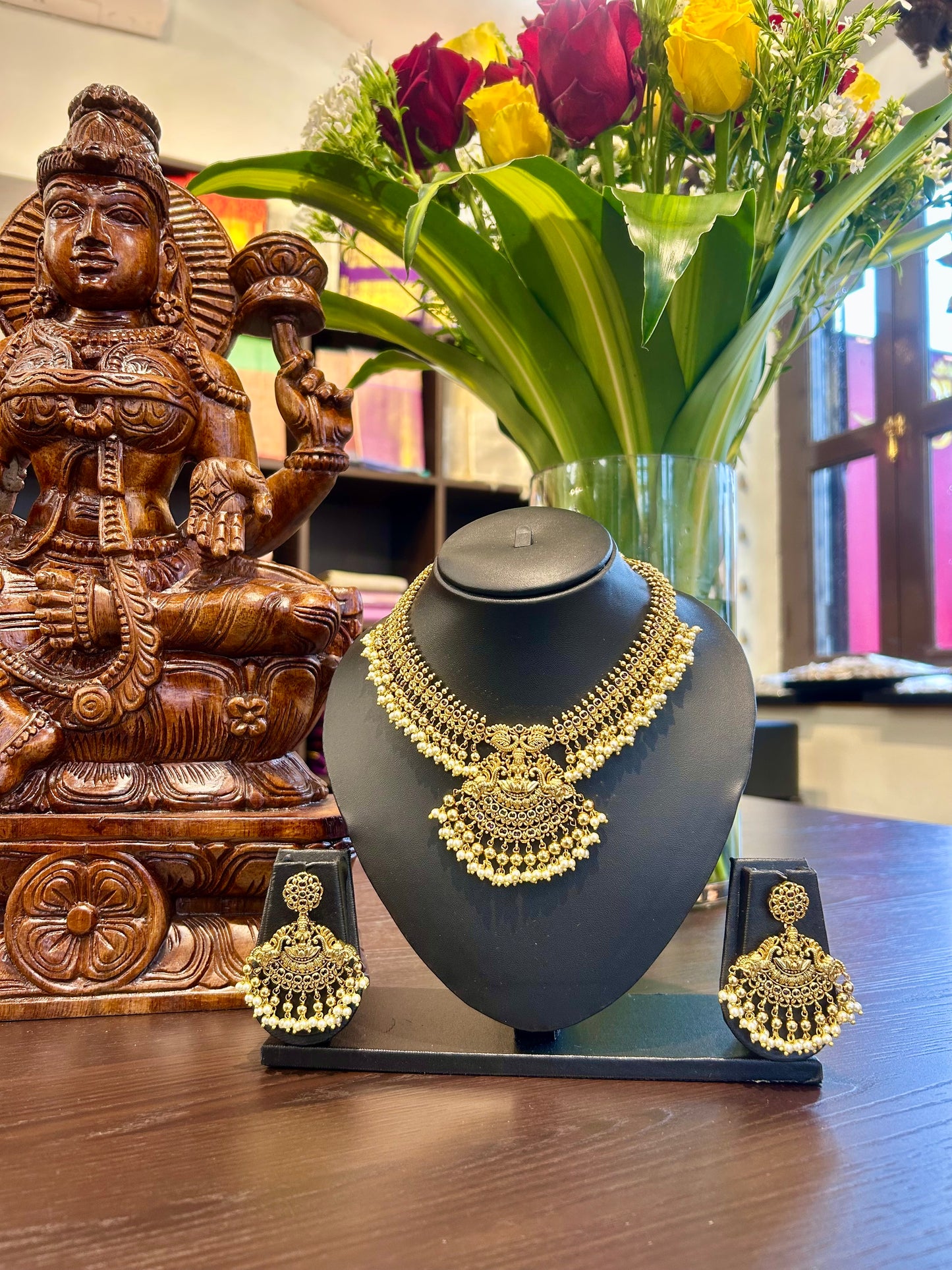 Dishita Short Necklace Jewellery Set