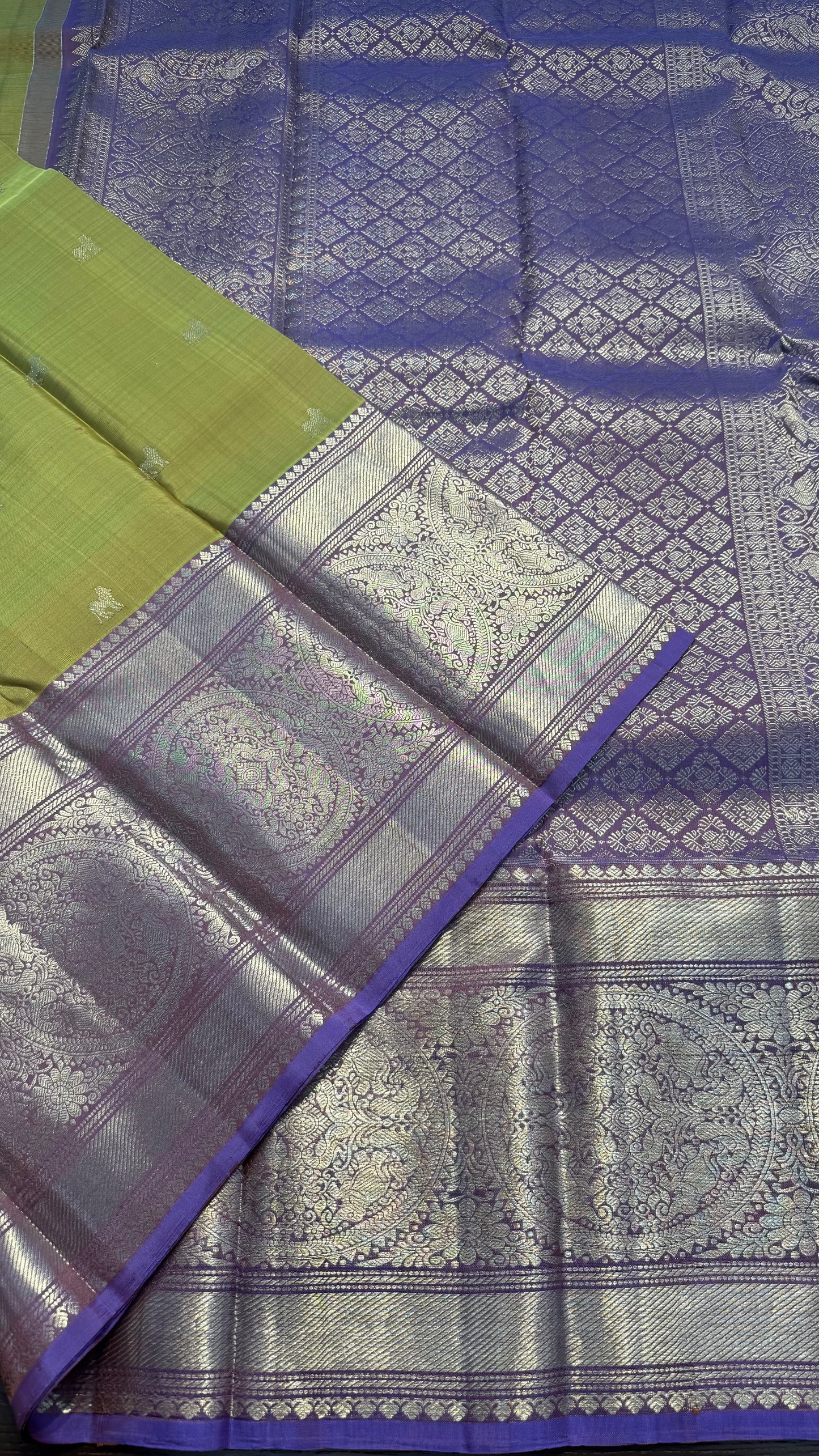 LEAF GREEN WITH CONTRAST DARK LAVENDER GOLD ZARI HANDLOOM KANICHIPURAM SILK SAREE (KSS118)