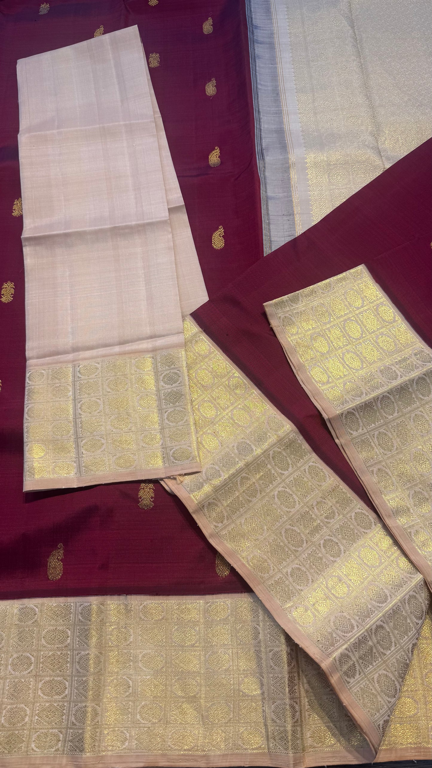 MAROON WITH CONTRAST BEIGE GOLD ZARI HANDLOOM KANICHIPURAM SILK SAREE (KSS264)