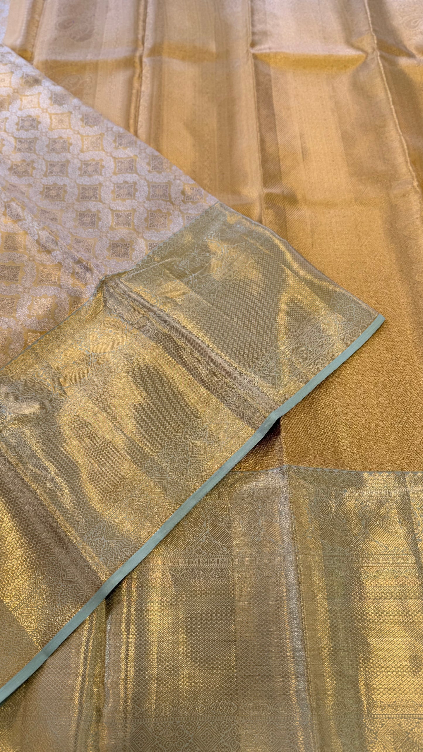 GOLDEN MINT HANDLOOM KANICHIPURAM SILK SAREE (KSS205)