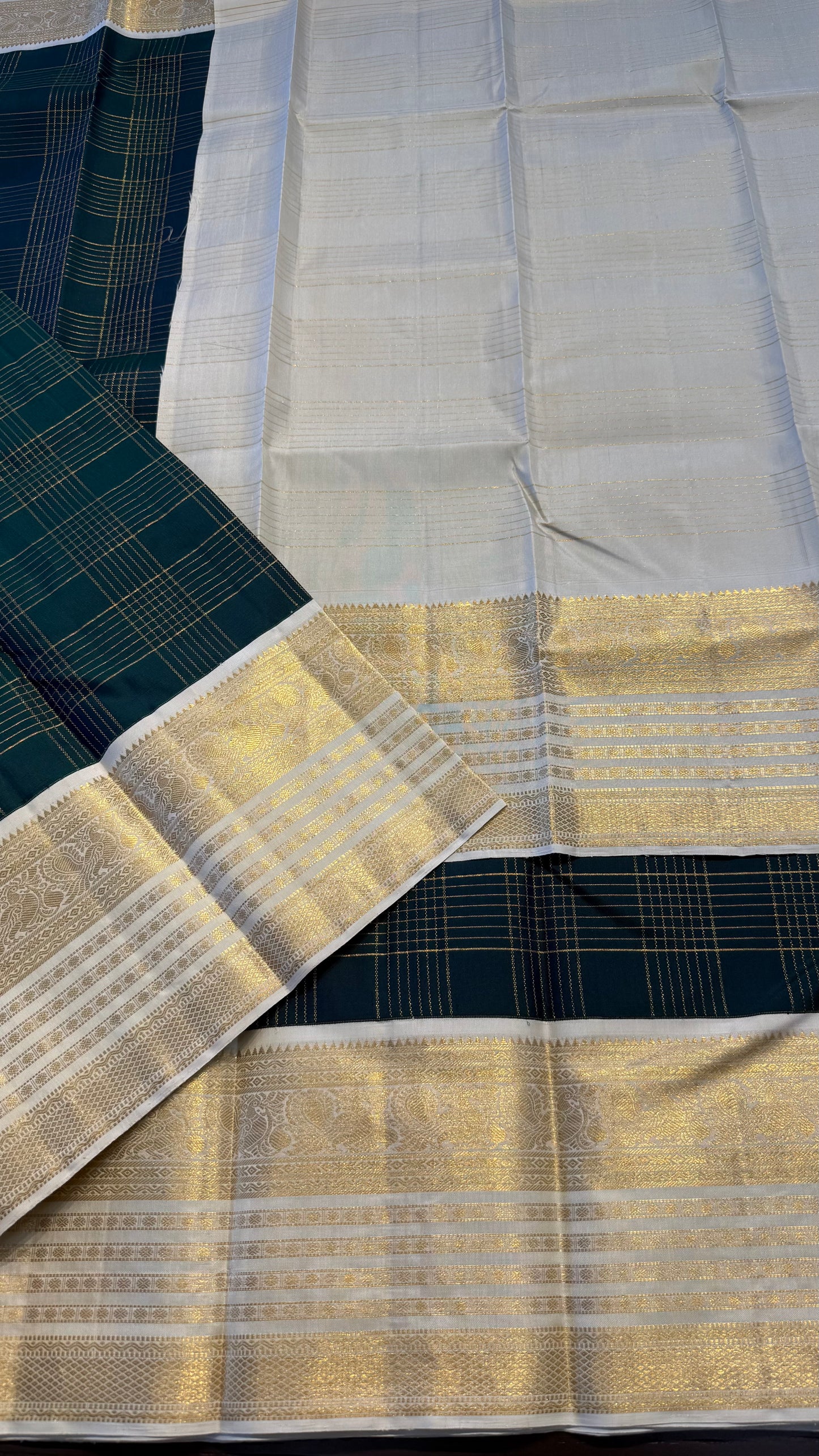 PEACOCK GREEN CHECKED WITH CONTRAST WHITE GOLD ZARI HANDLOOM KANCHIPURAM SILK SAREE (KSS458)