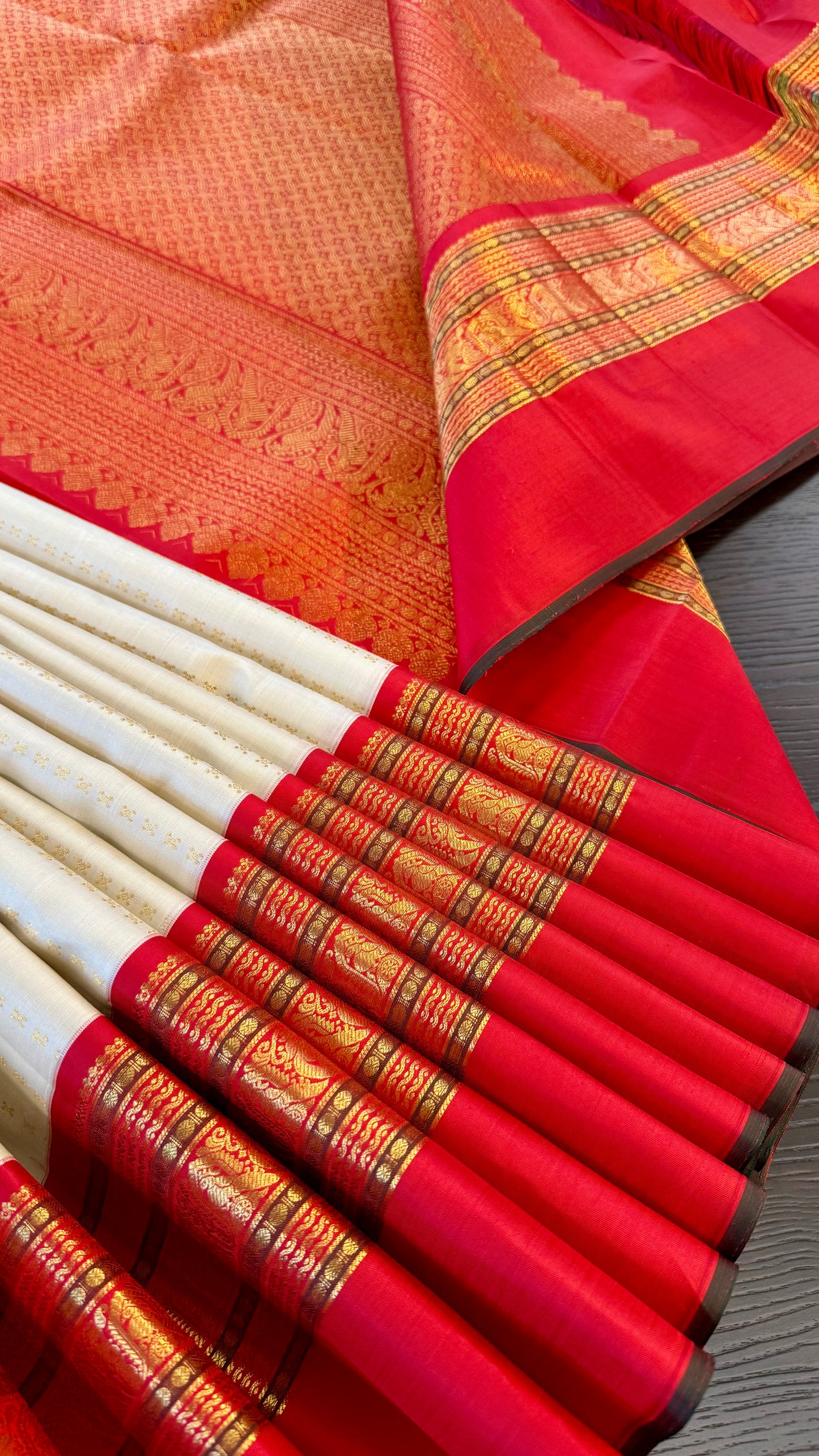 TRADITIONAL WHITE WITH CONTRAST RED & GREEN BORDER HANDLOOM KANICHIPURAM SILK SAREE (KSS07)