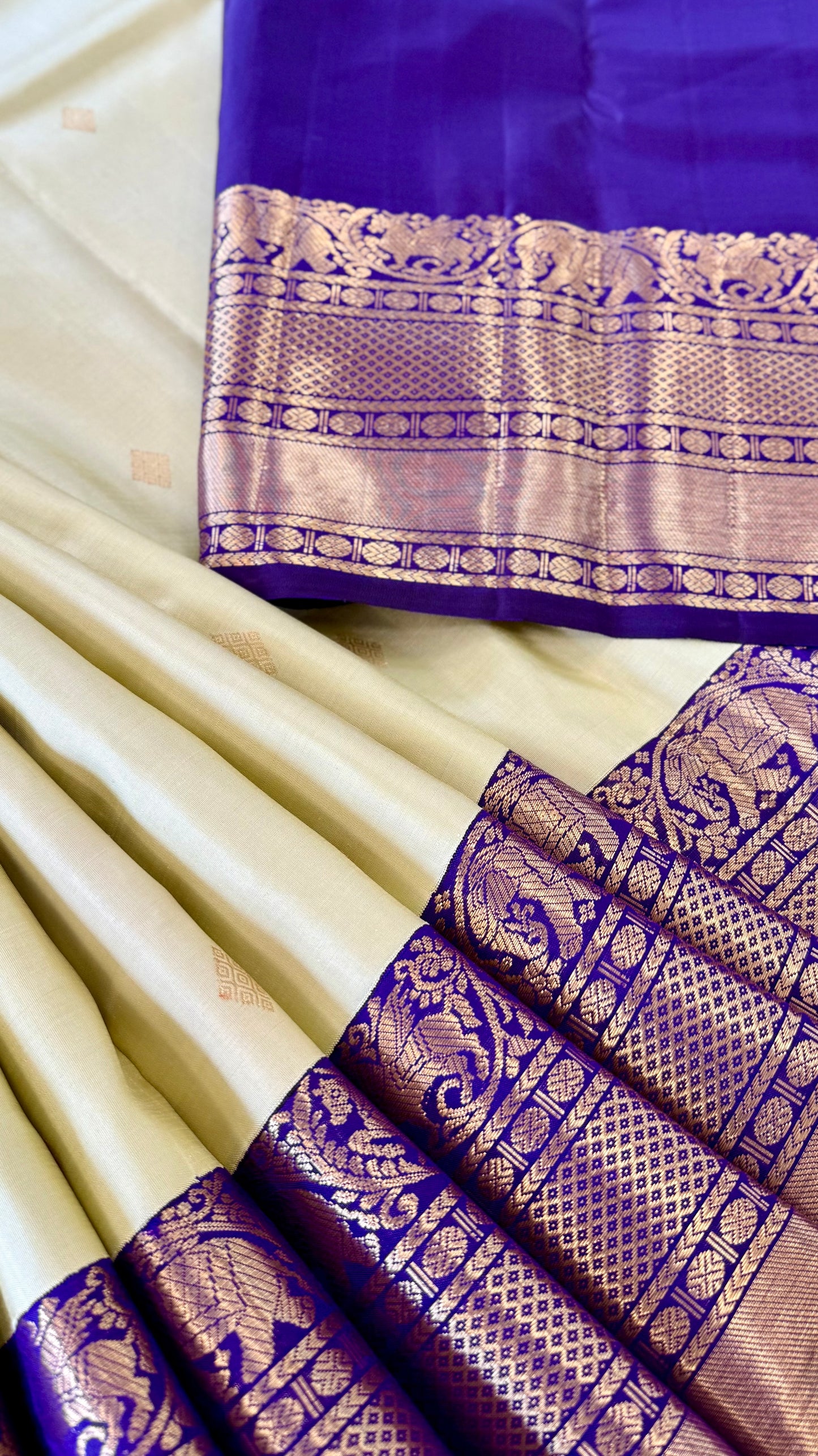 PASTEL LIME GREEN WITH CONTRAST VADAMALI PURPLE BORDER HANDLOOM KANICHIPURAM SILK SAREE (KSS142)