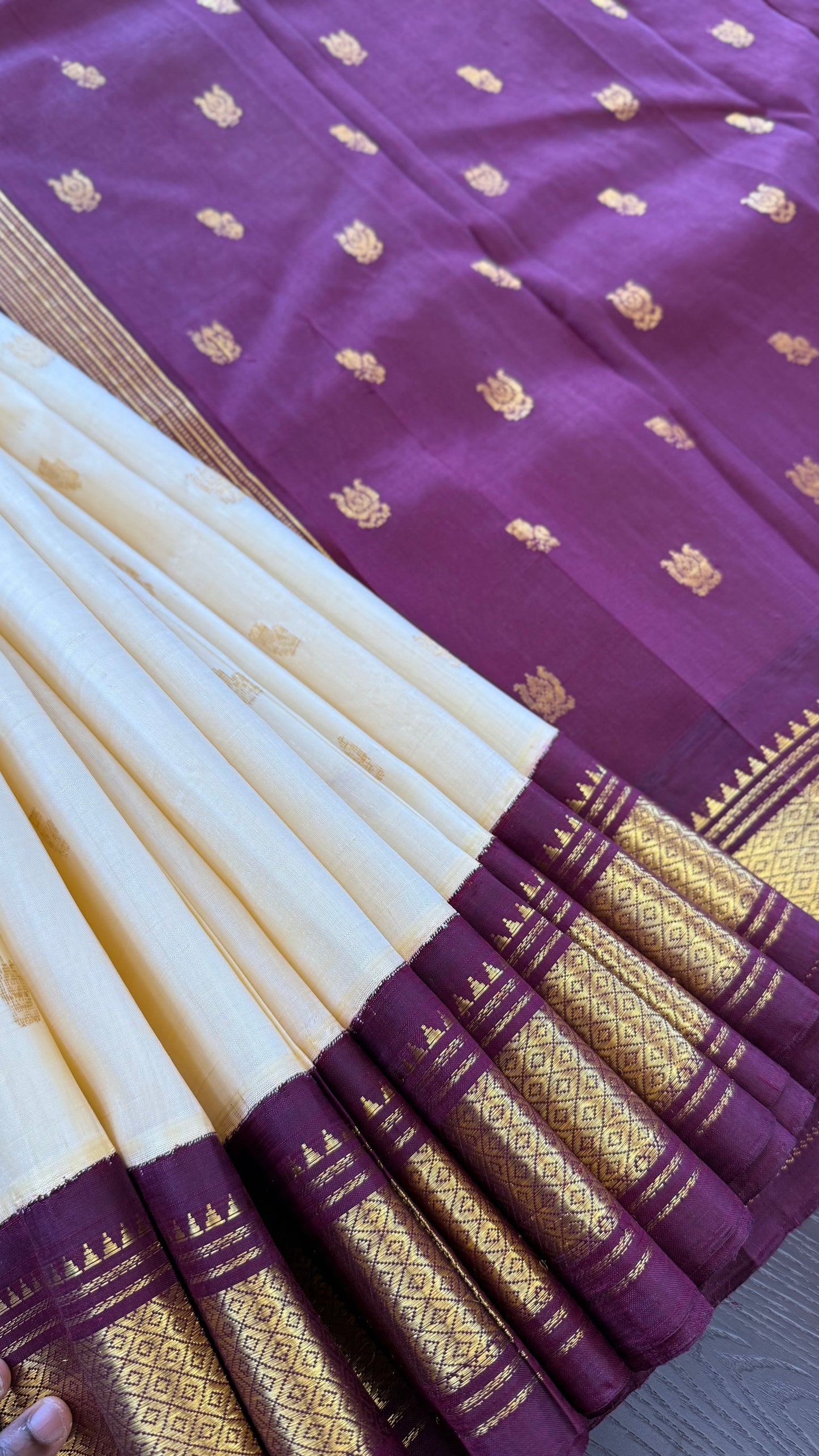 CREAM WITH CONTRAST MAROON PURE HANDLOOM KANICHIPURAM SINGLE SIDE BORDER SILK SAREE (KSSB04)