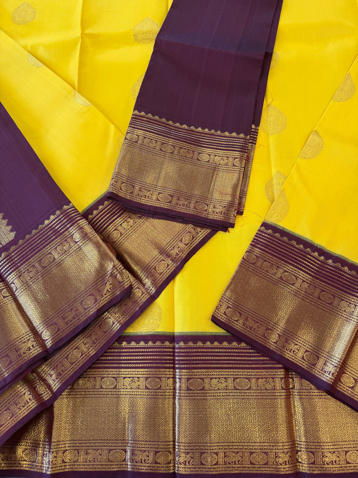 MANGO YELLOW AND MAROON TRADITIONAL HANDLOOM PURE KANICHIPURAM SILK SAREE (KSS222)