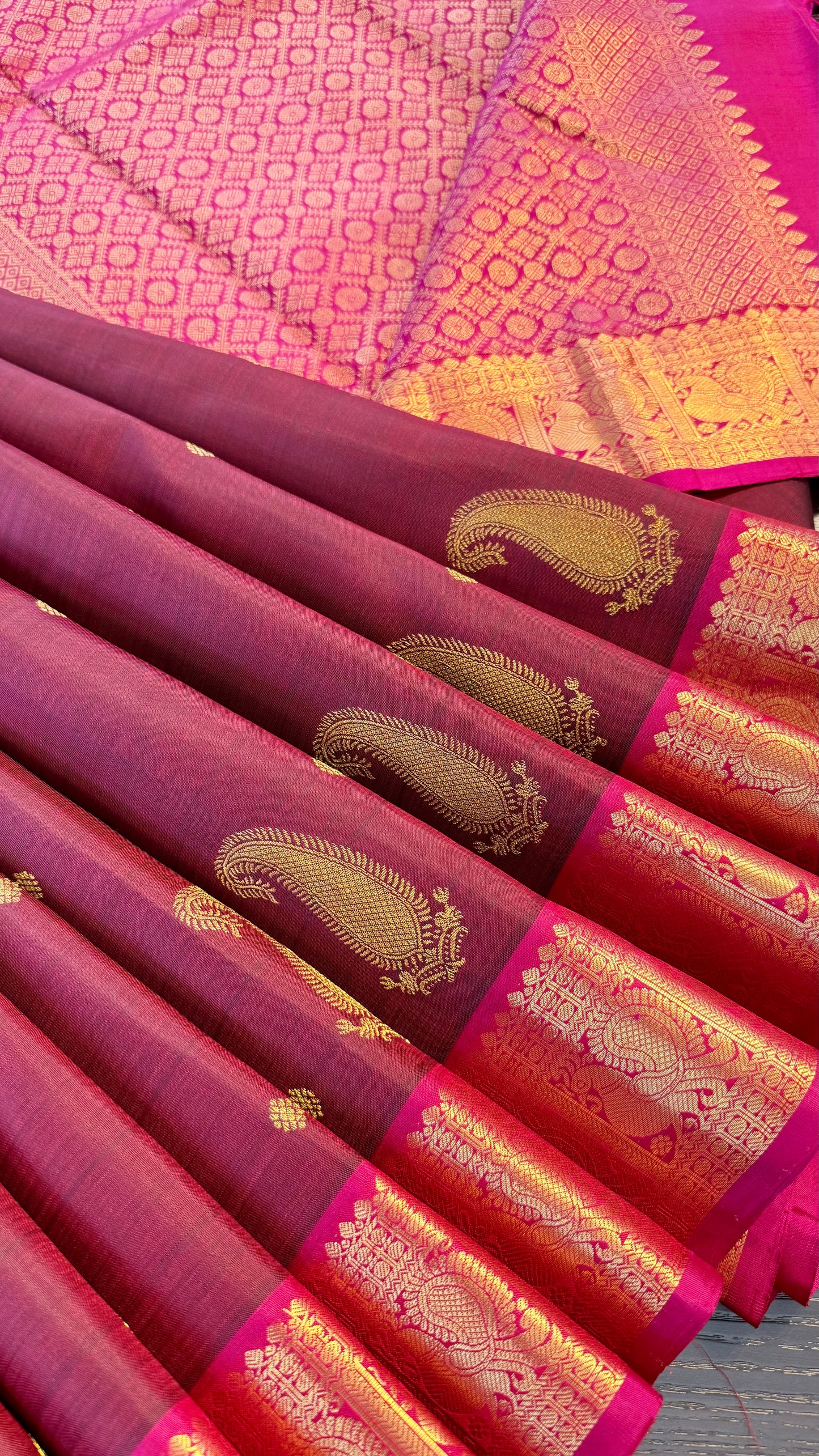 MULBERRY MAROON MANGO MOTIF CONTRAST RANI PINK HANDLOOM KANICHIPURAM SILK SAREE (KSS37)
