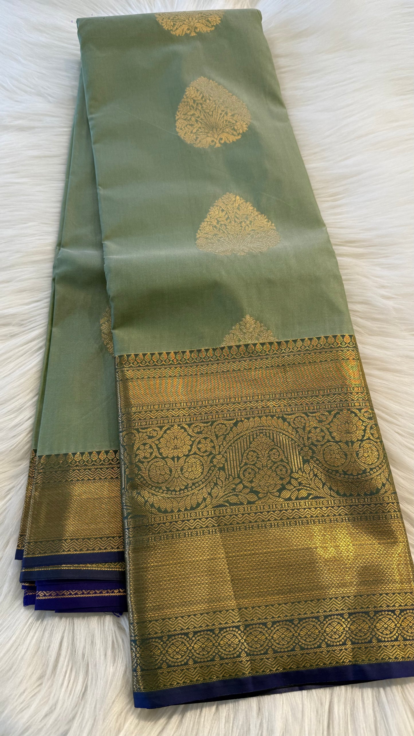 SAGE GREEN WITH CONTRAST BLUE SILK KANICHIPURAM SILK SAREE (SSKS47)