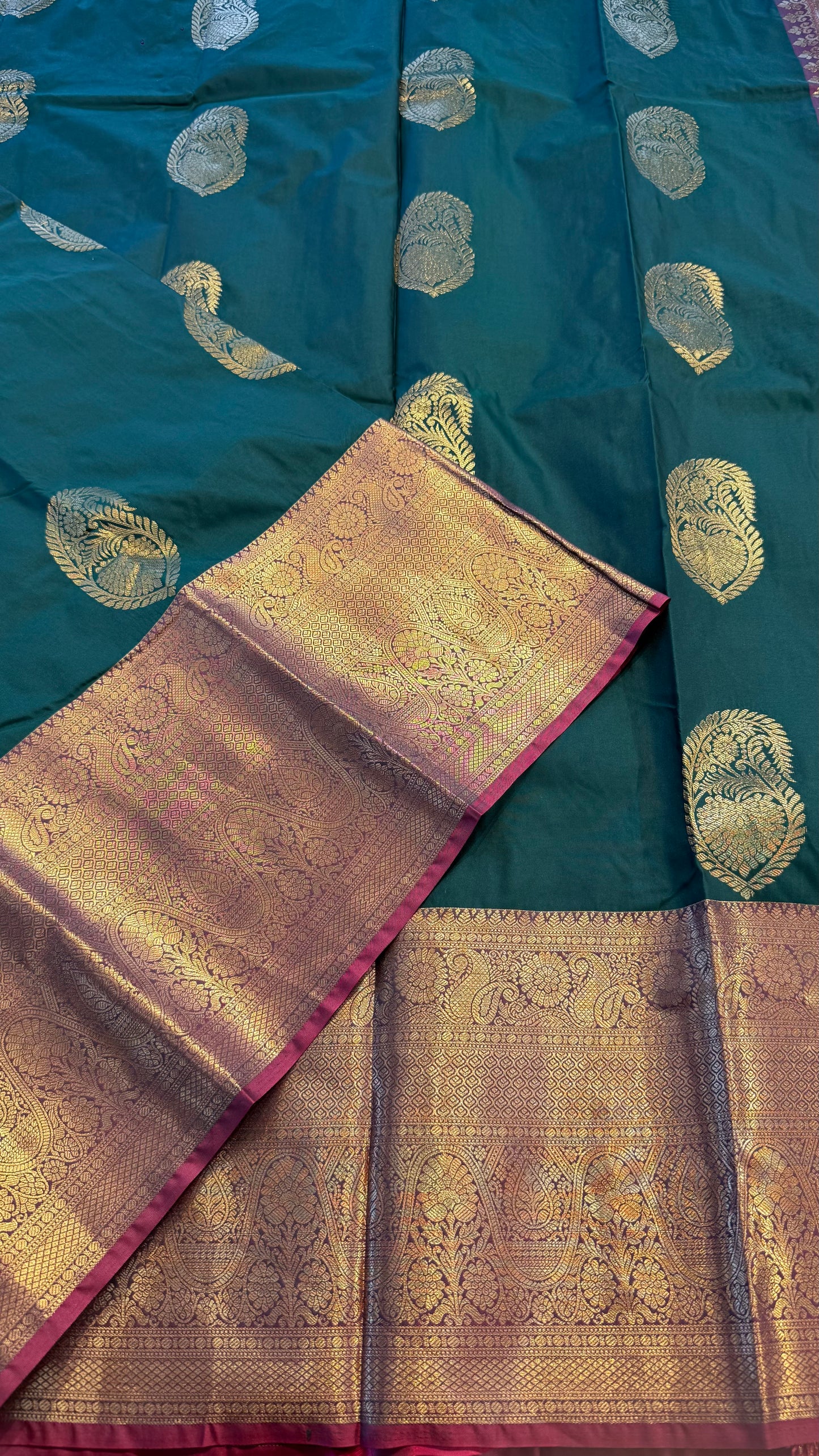 GREEN WITH CONTRAST PINK SILK KANICHIPURAM SILK SAREE (SSKS49)