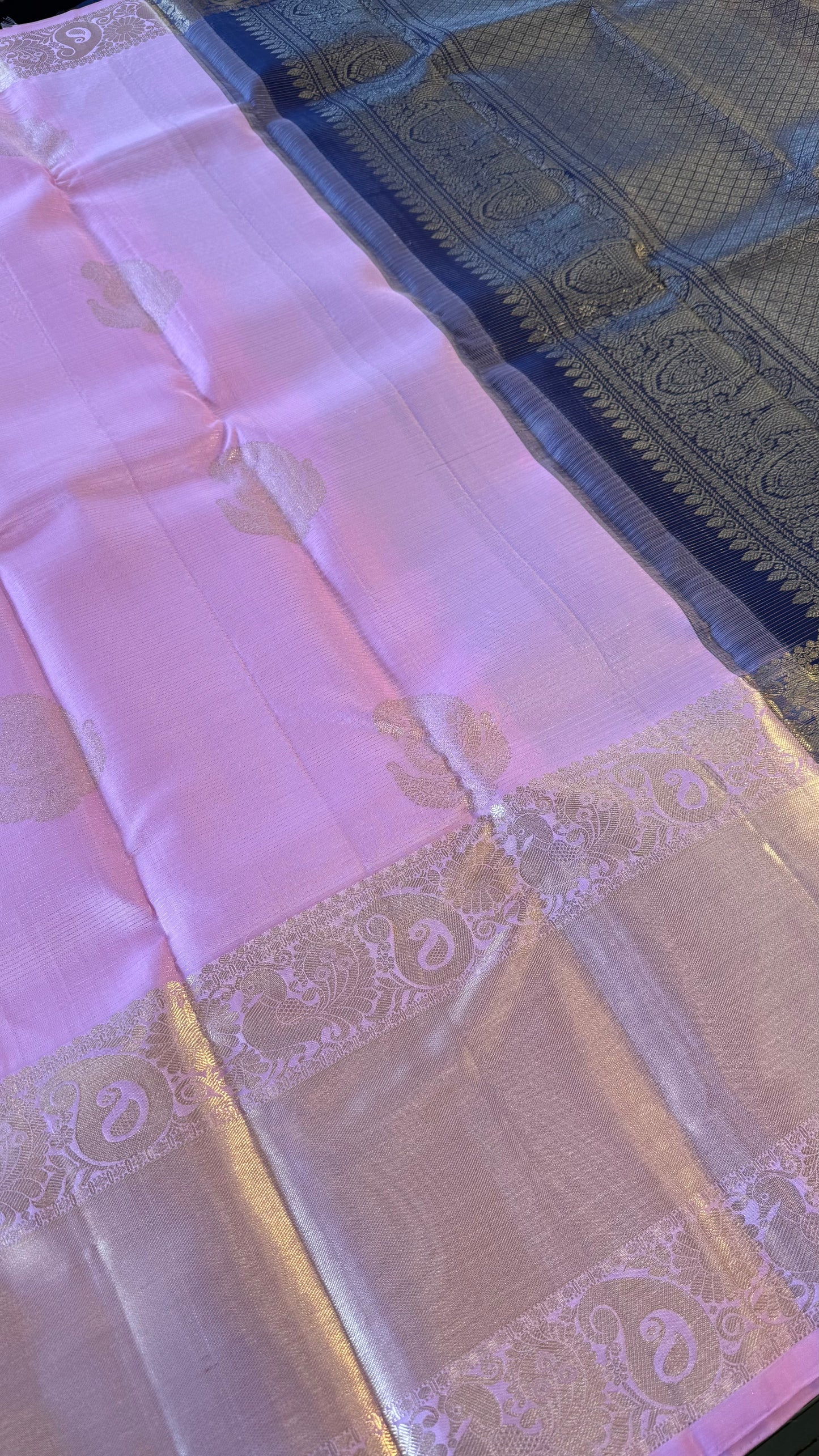 VAIRA OOSI PINK BIG BORDER WITH CONTRAST NAVY BLUE GOLD ZARI HANDLOOM KANICHIPURAM SILK SAREE (KSS260)