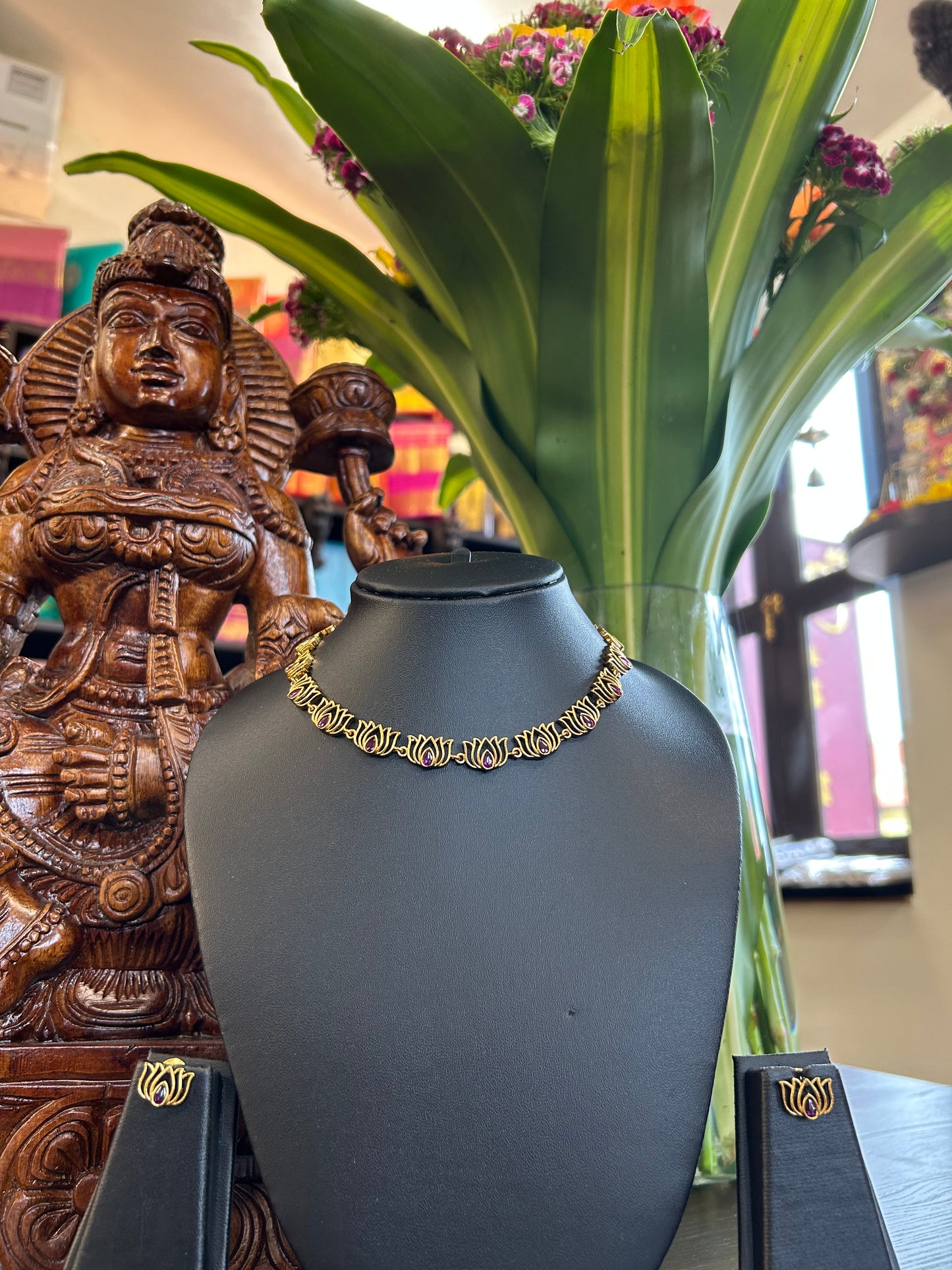 Single Layer Lotus Motif Necklace Set With Red Stone