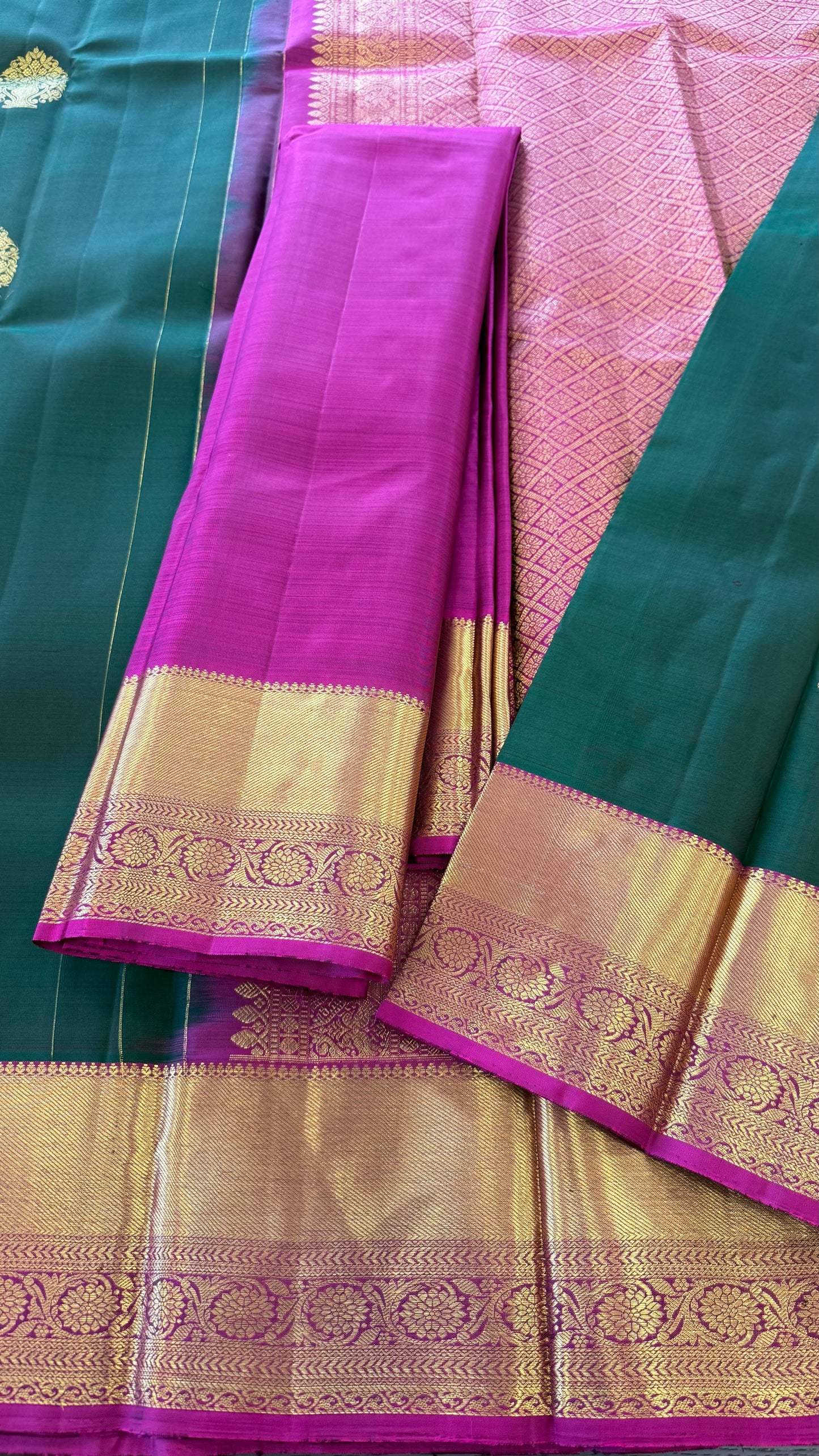 DUAL TONE BOTTLE GREEN AND PINK GOLD ZARI HANDLOOM KANICHIPURAM SILK SAREE (KSS68)