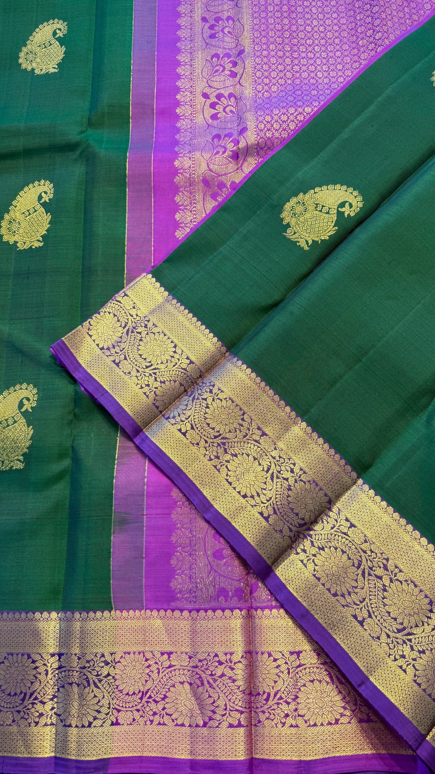 FOREST GREEN WITH CONTRATS PURPLE GOLD ZARI HANDLOOM KANCHIPURAM SILK SAREE (KSS403)