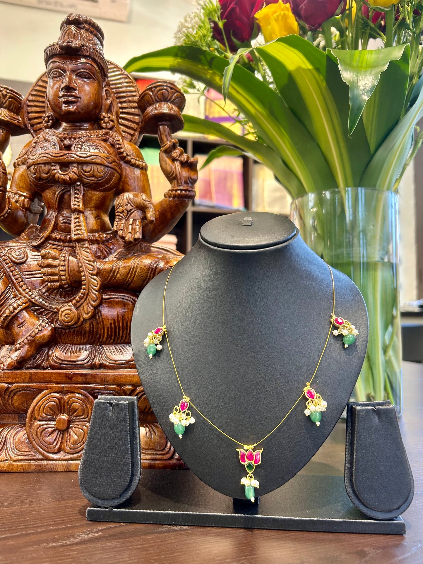 Dyuti Invisible Short Necklace