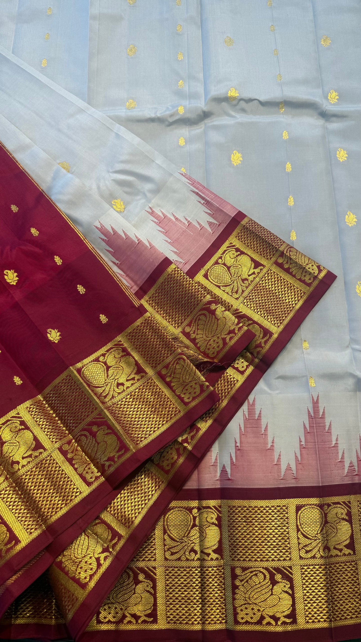 WHITE WITH CONTRAST MAROON PURE HANDLOOM KANCHIPURAM SINGLE SIDE BORDER SILK SAREE (KSSB34)