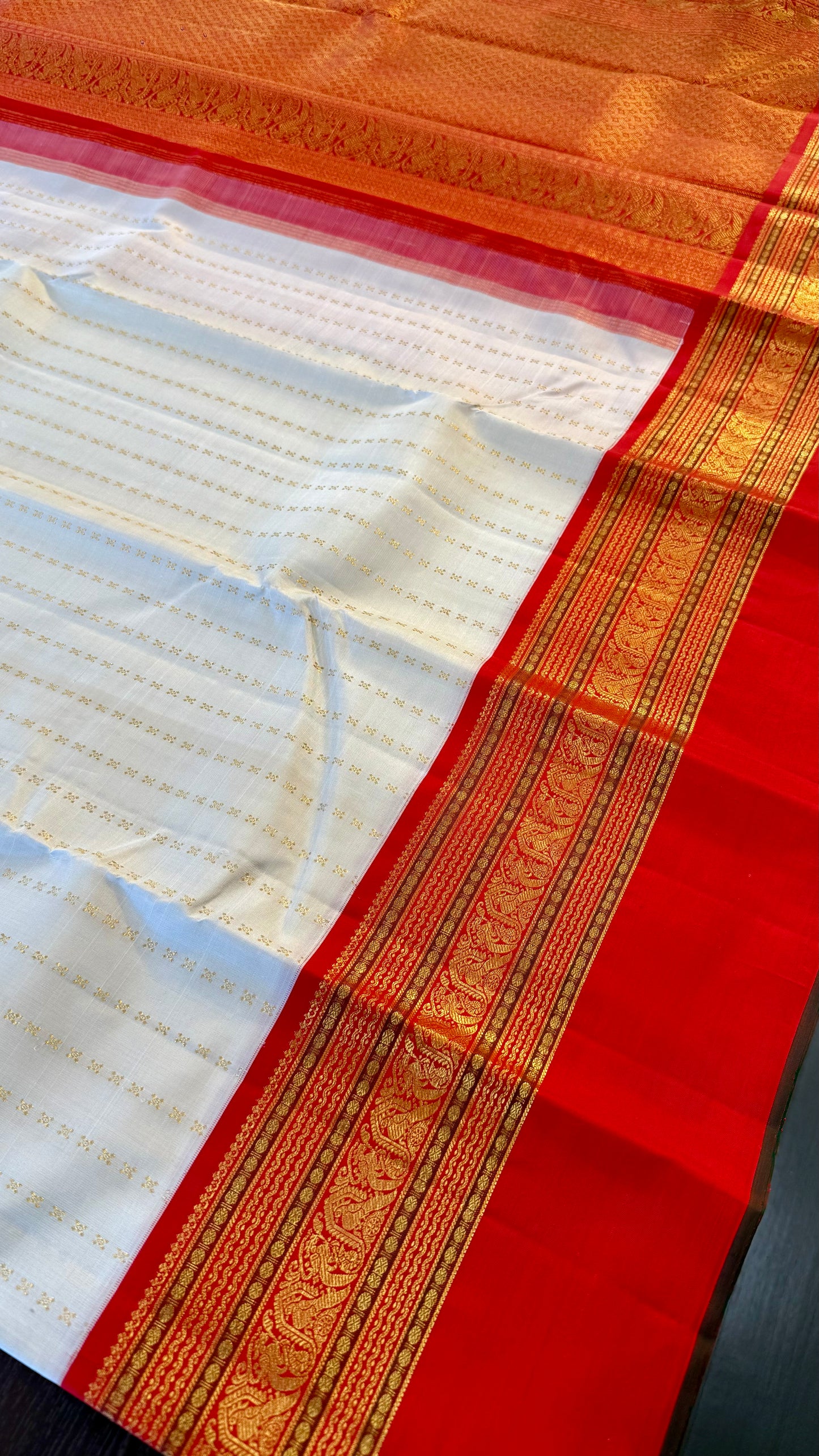 TRADITIONAL WHITE WITH CONTRAST RED & GREEN BORDER HANDLOOM KANICHIPURAM SILK SAREE (KSS07)