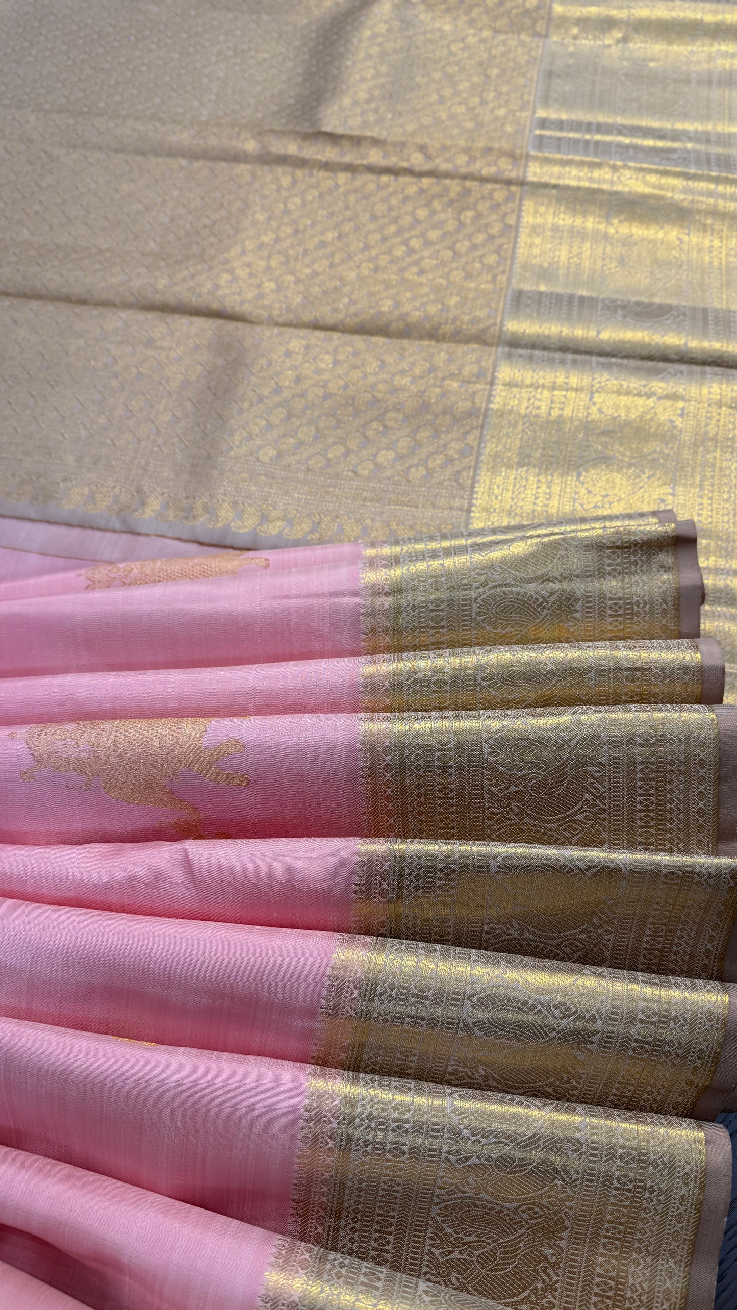 LIGHT PASTEL PINK WITH CONTRAST BRONZE GOLD KANICHIPURAM HANDLOOM SILK SAREE (KSS50)