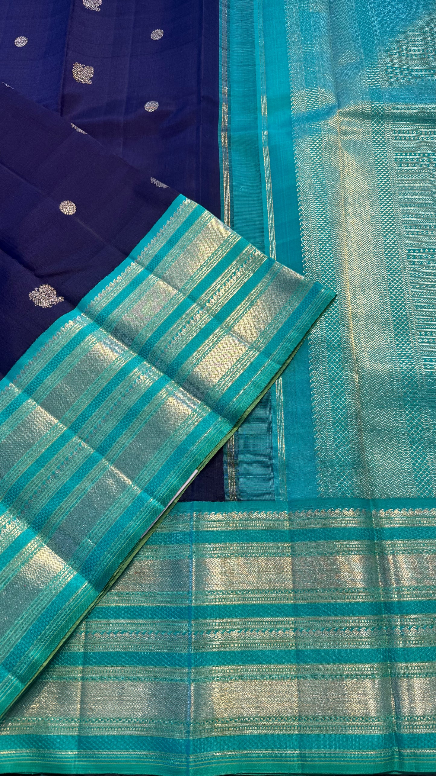 NAVY BLUE WITH CONTRAST BRIGHT TEAL BORDER HANDLOOM KANCHIPURAM SILK SAREE (KSS447)