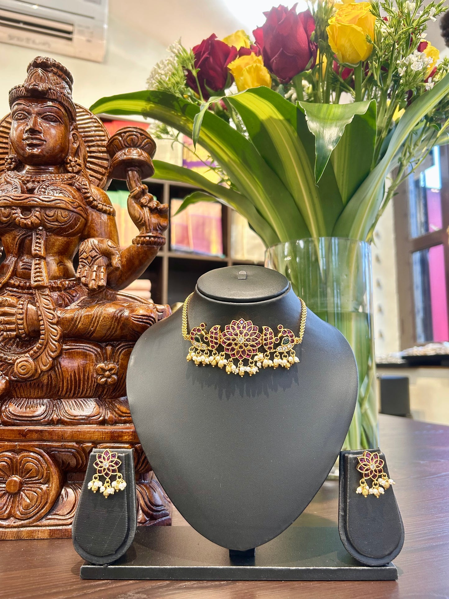 Hara Short Necklace Jewellery Set