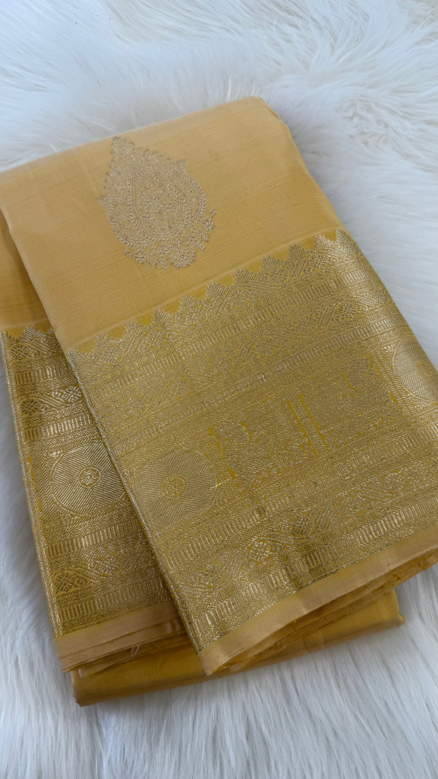 PASTEL SANDAL YELLOW SILVER ZARI HANDLOOM PURE KANICHIPURAM SILK SAREE (KSS221)