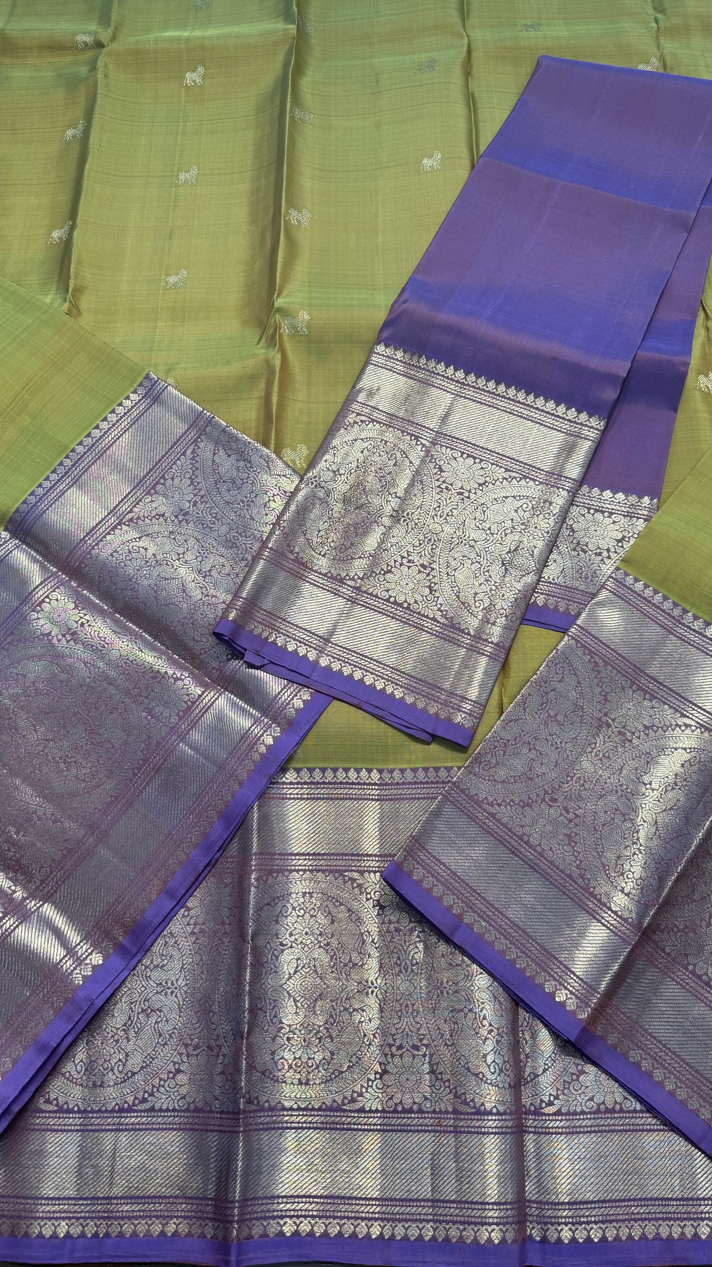 LEAF GREEN WITH CONTRAST DARK LAVENDER GOLD ZARI HANDLOOM KANICHIPURAM SILK SAREE (KSS118)