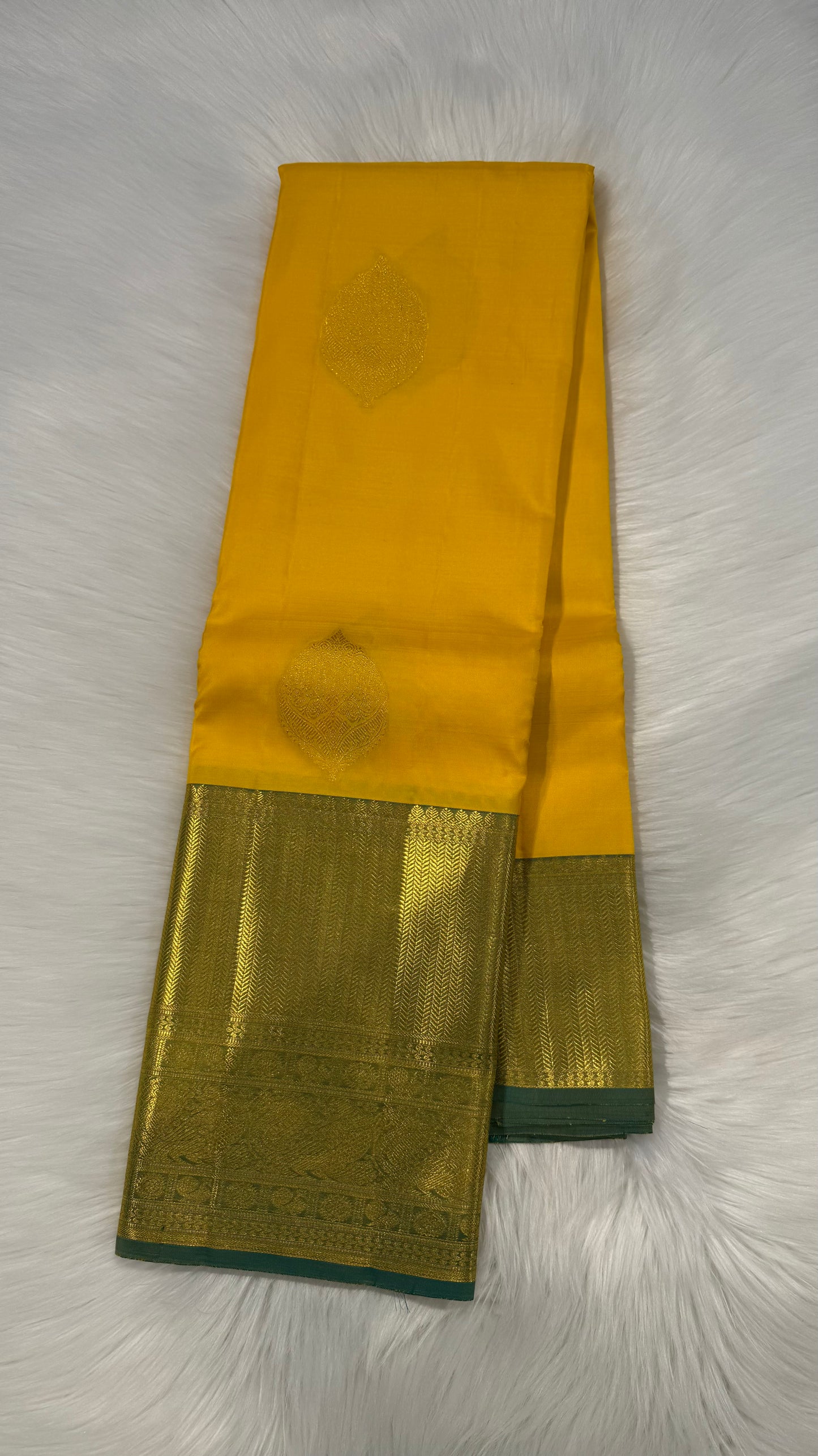 YELLOW WITH CONTRAST DUAL TONE GREEN GOLD ZARI HANDLOOM KANICHIPURAM SILK SAREE (KSS120)