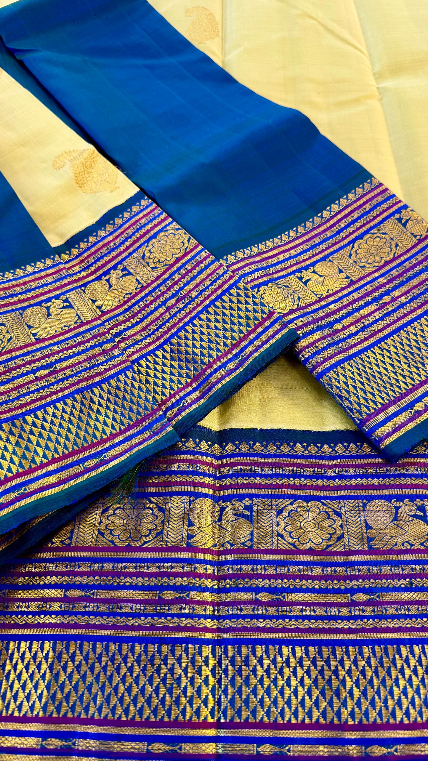 PASTEL PISTACHIO GREEN WITH CONTRAST DUAL TONE PEACOCK BLUE HANDLOOM KANCHIPURAM SILK SAREE (KSS10)