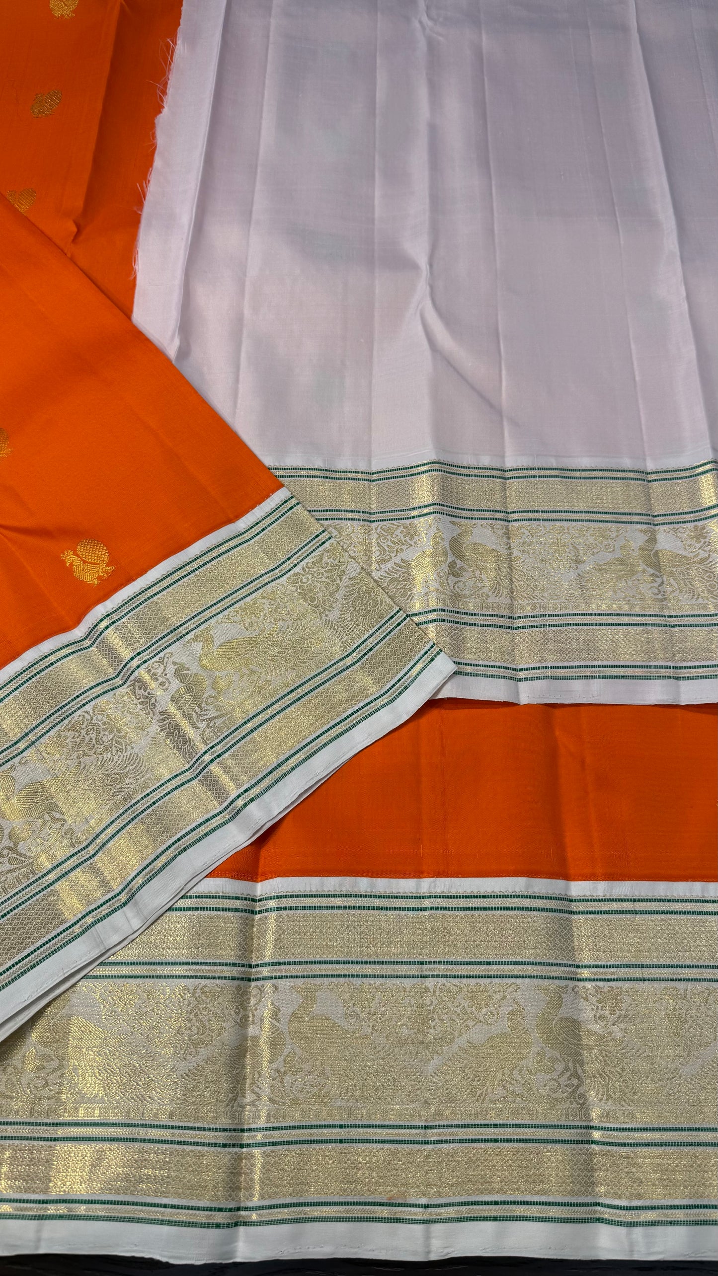 ORANGE WITH CONTRAST OFF WHITE GOLD ZARI HANDLOOM KANCHIPURAM SILK SAREE (KSS463)