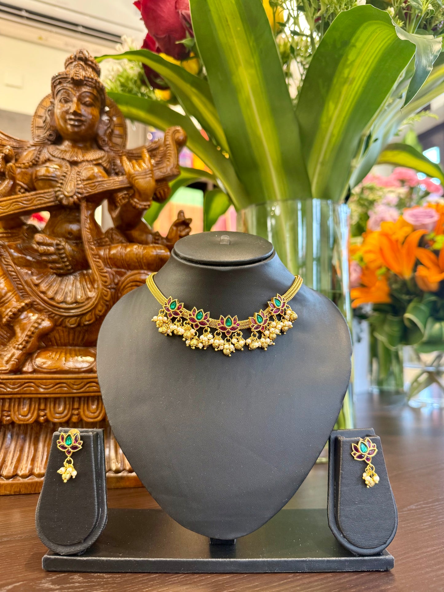 Pavati Short Necklace Jewellery Set