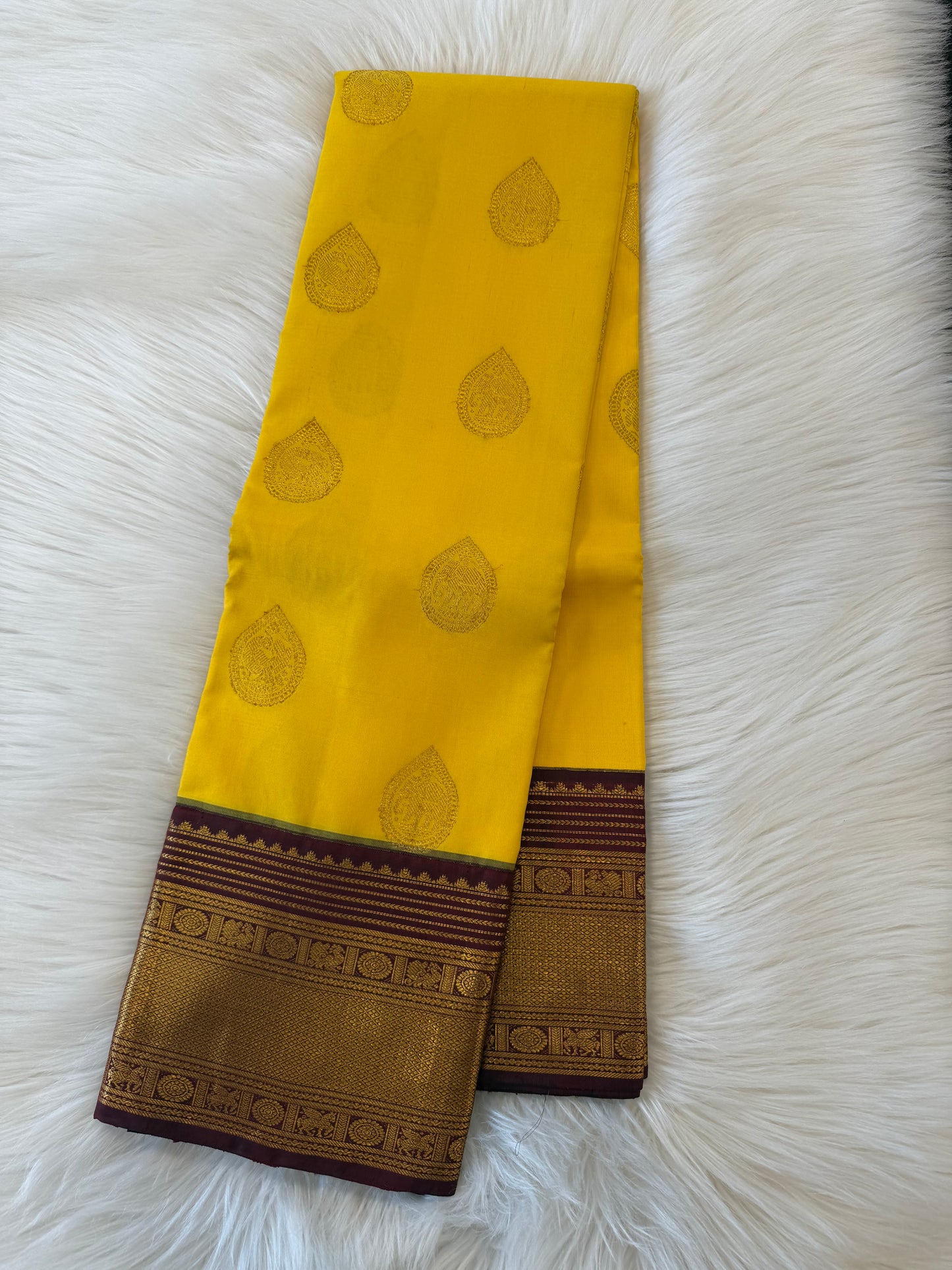 MANGO YELLOW AND MAROON TRADITIONAL HANDLOOM PURE KANICHIPURAM SILK SAREE (KSS222)