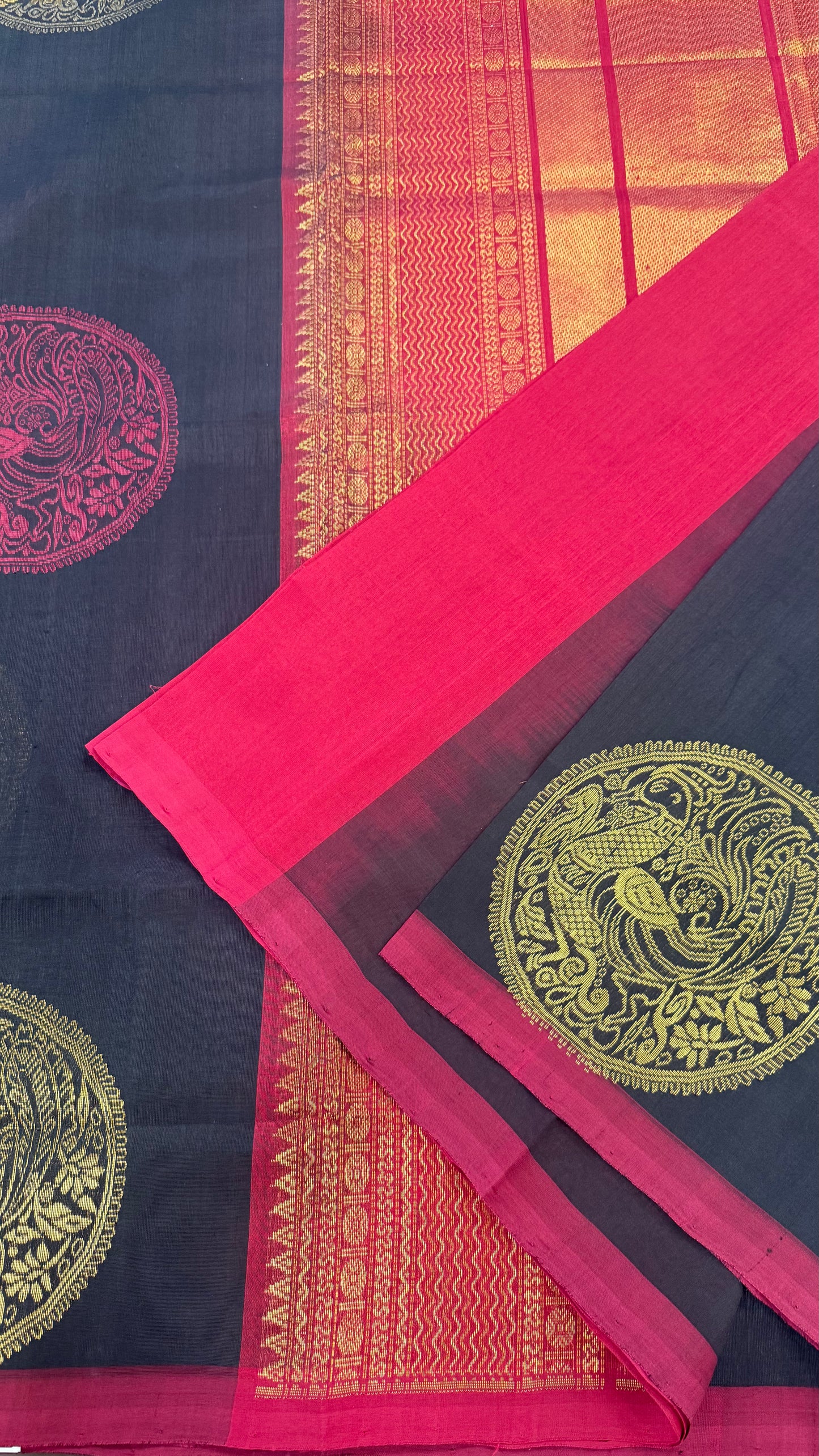 BORDERLESS BLACK WITH CONTRAST MAROON KANCHIPURAM SILK COTTON (KSC60)