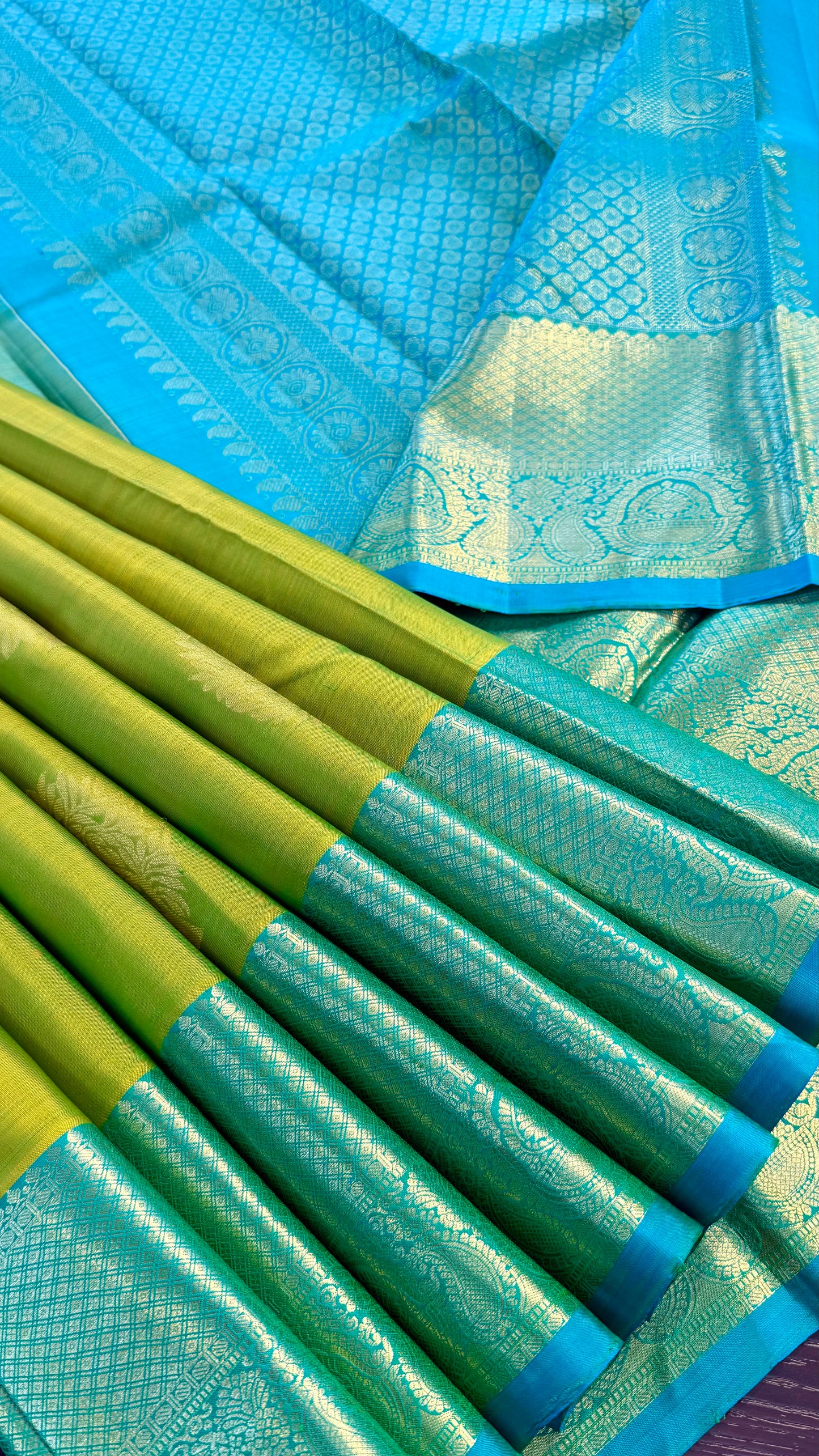 PARROT GREEN WITH TURQUOISE BLUE CONTRAST HANDLOOM KANICHIPURAM SILK SAREE (KSS24)
