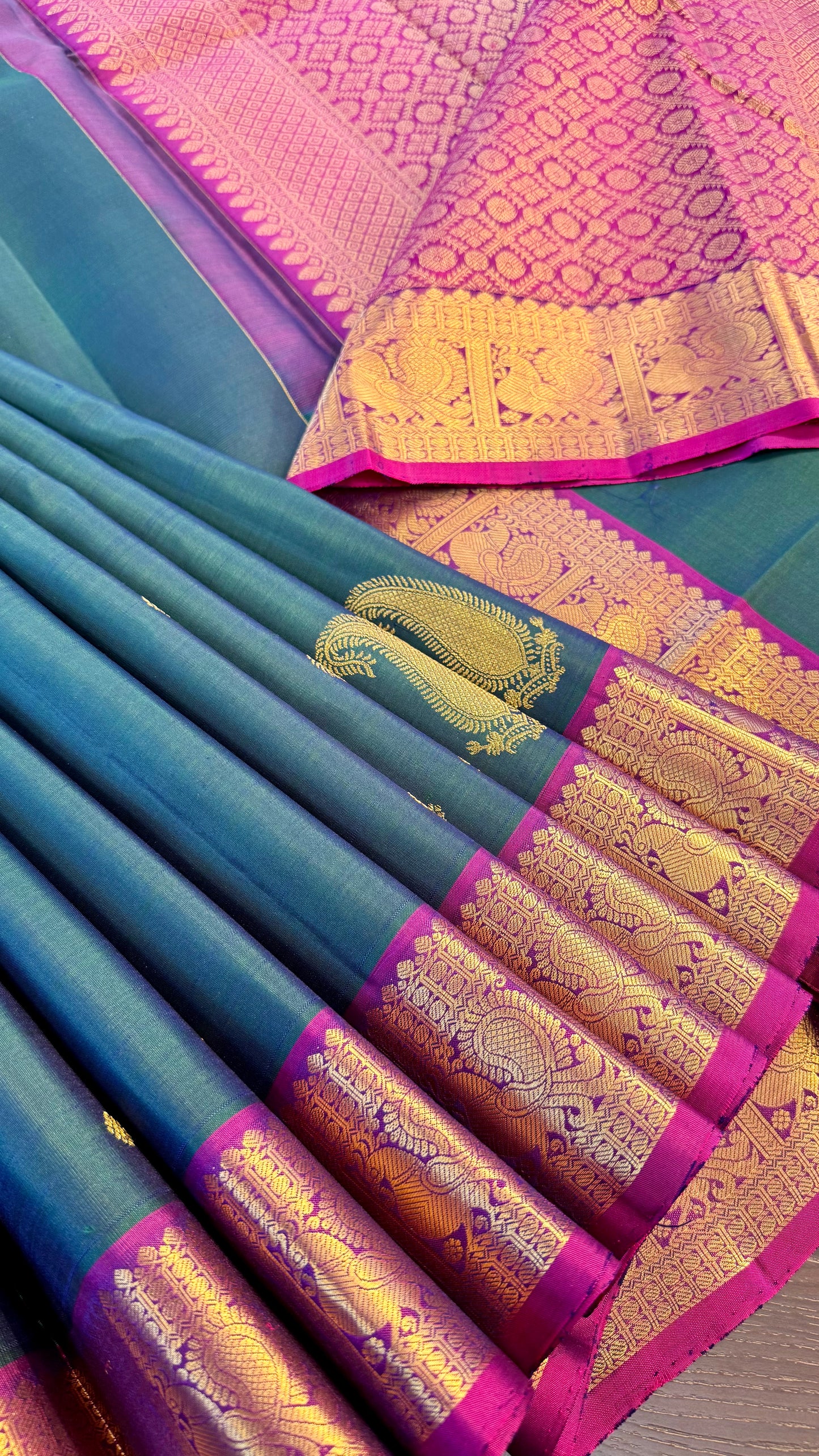 PEACOCK GREEN WITH CONTRAST VADAMALLI PURPLE HANDLOOM KANICHIPURAM SILK SAREE (KSS19)