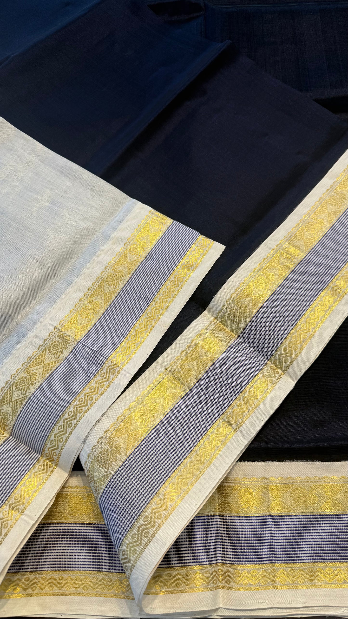 NAVY BLUE WITH CONTRAST WHITE KANCHIPURAM SILK COTTON SAREE (KSC30)