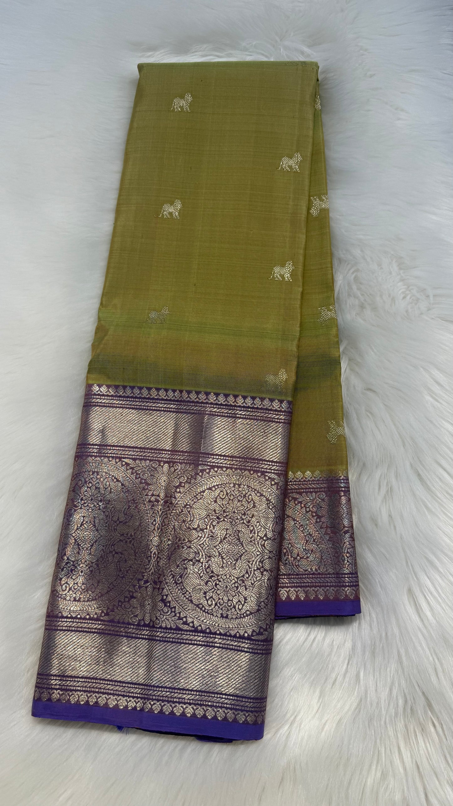 LEAF GREEN WITH CONTRAST DARK LAVENDER GOLD ZARI HANDLOOM KANICHIPURAM SILK SAREE (KSS118)
