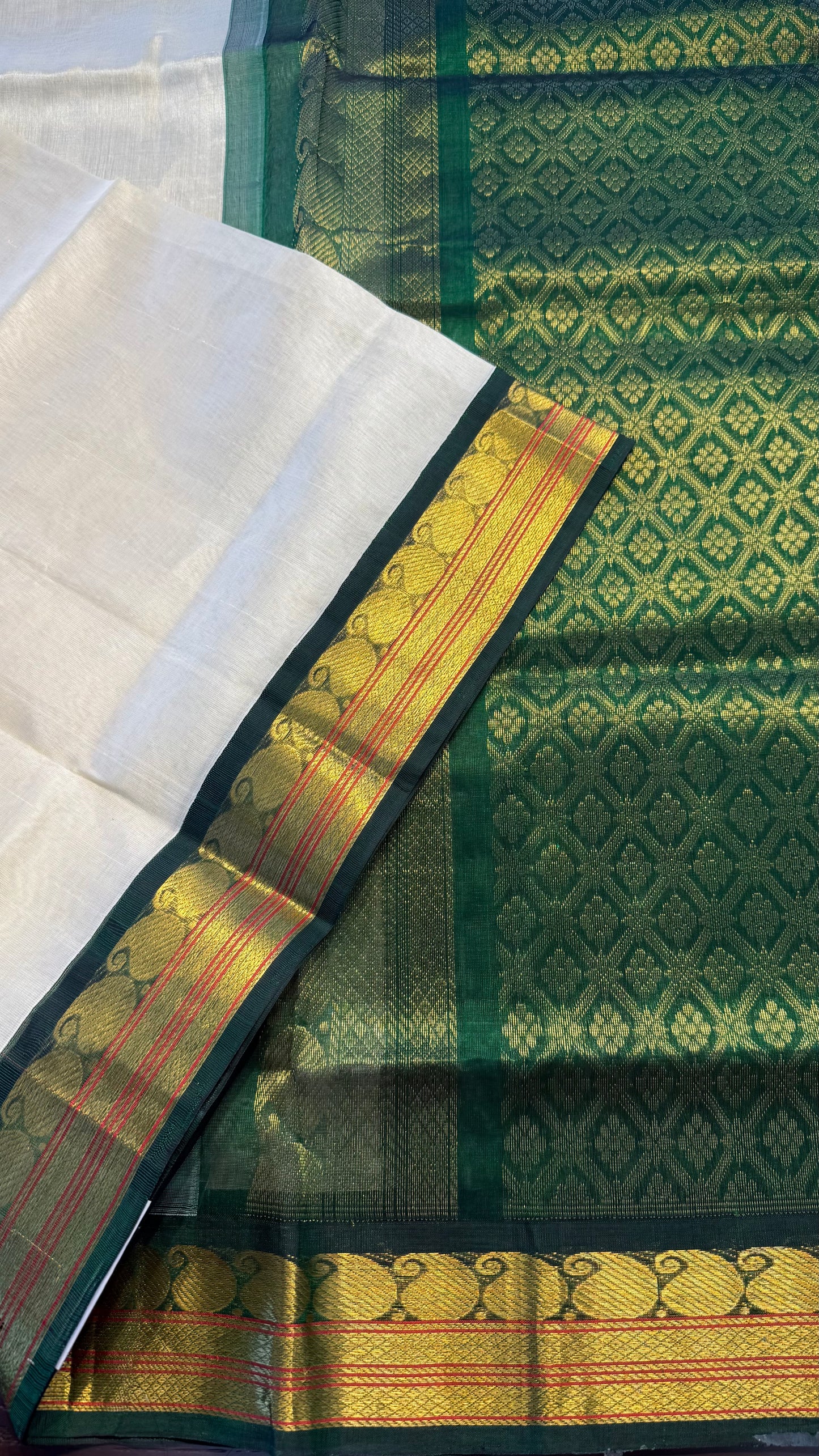 CREAM WITH DARK GREEN HANDLOOM KANCHIPURAM SILK COTTON (KSC96)