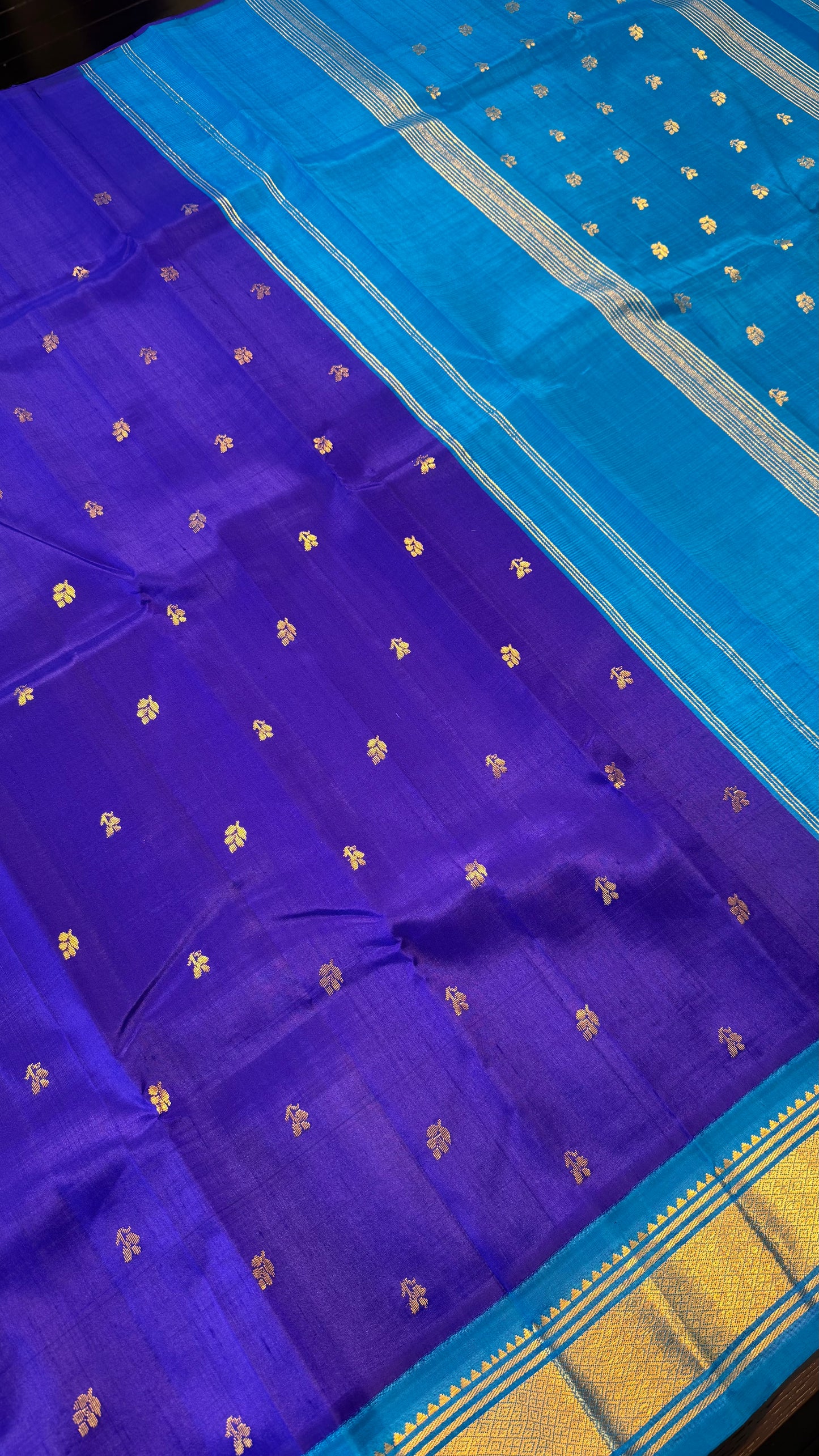 VIOLETISH BLUE WITH CONTRAST SKY BLUE PURE HANDLOOM KANCHIPURAM SINGLE SIDE BORDER SILK SAREE (KSSB13)