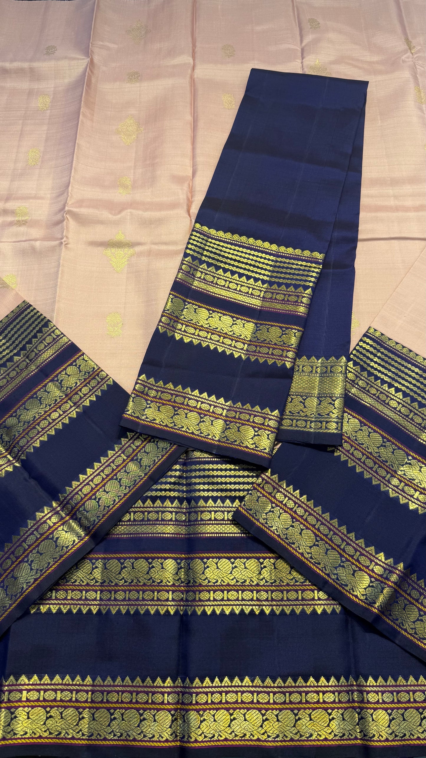 NUDE PINK WITH CONTRAST DEEP BLUE GOLD ZARI HANDLOOM KANICHIPURAM SILK SAREE (KSS128)