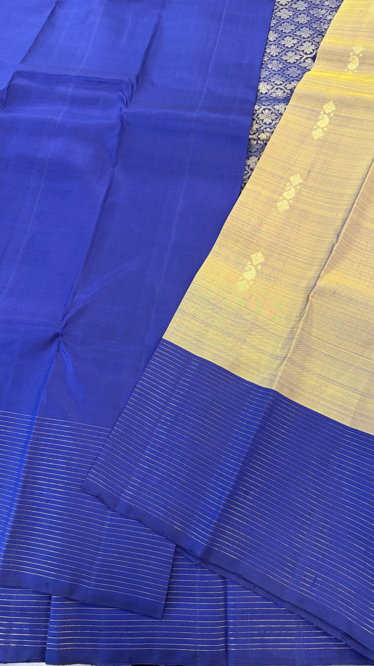 OLIVE GREEN WITH CONTRAST NAVY BLUEY GOLD ZARI HANDLOOM KANICHIPURAM SILK SAREE (KSS141)