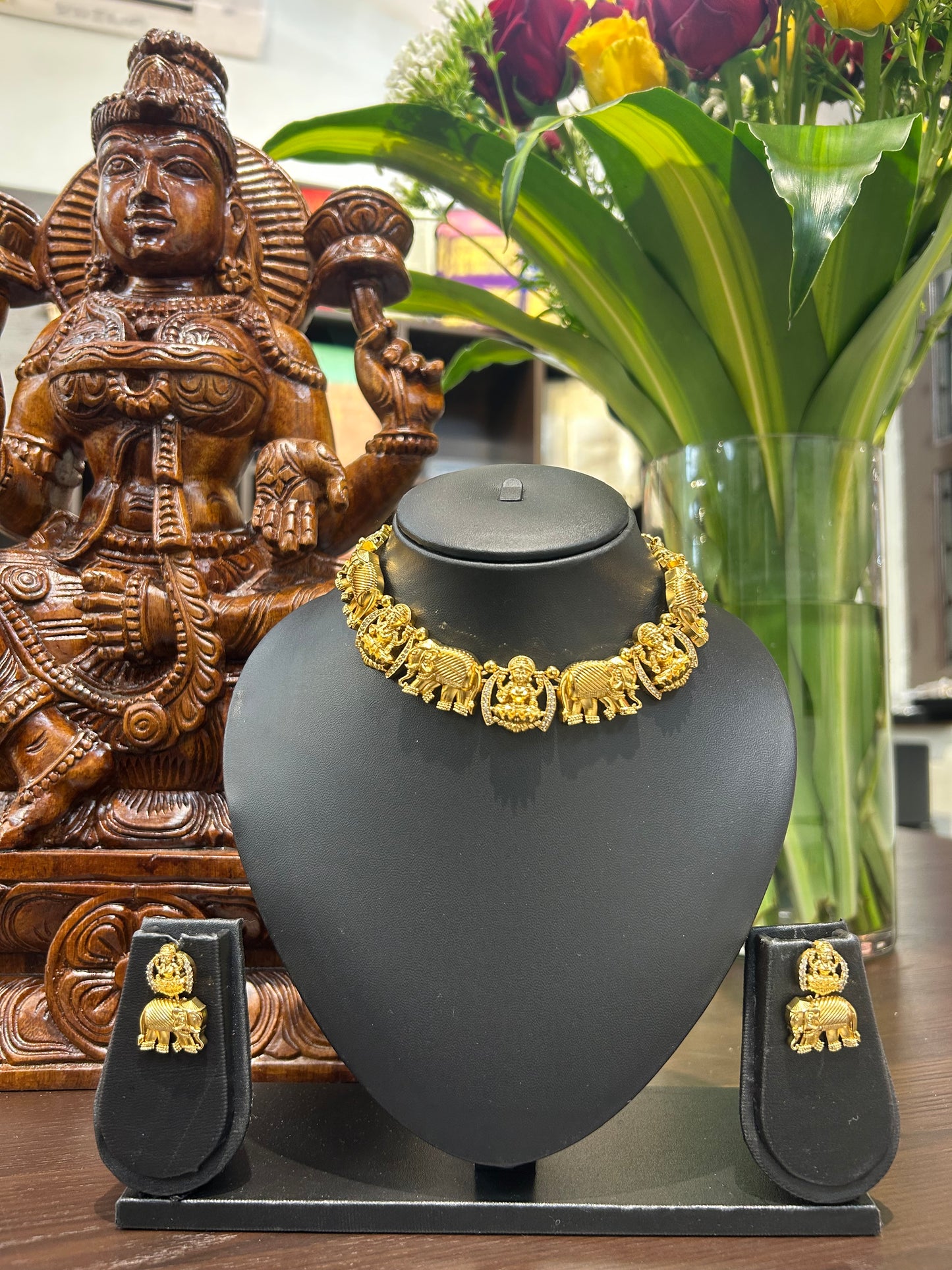 Ishana Short Necklace Jewellery Set