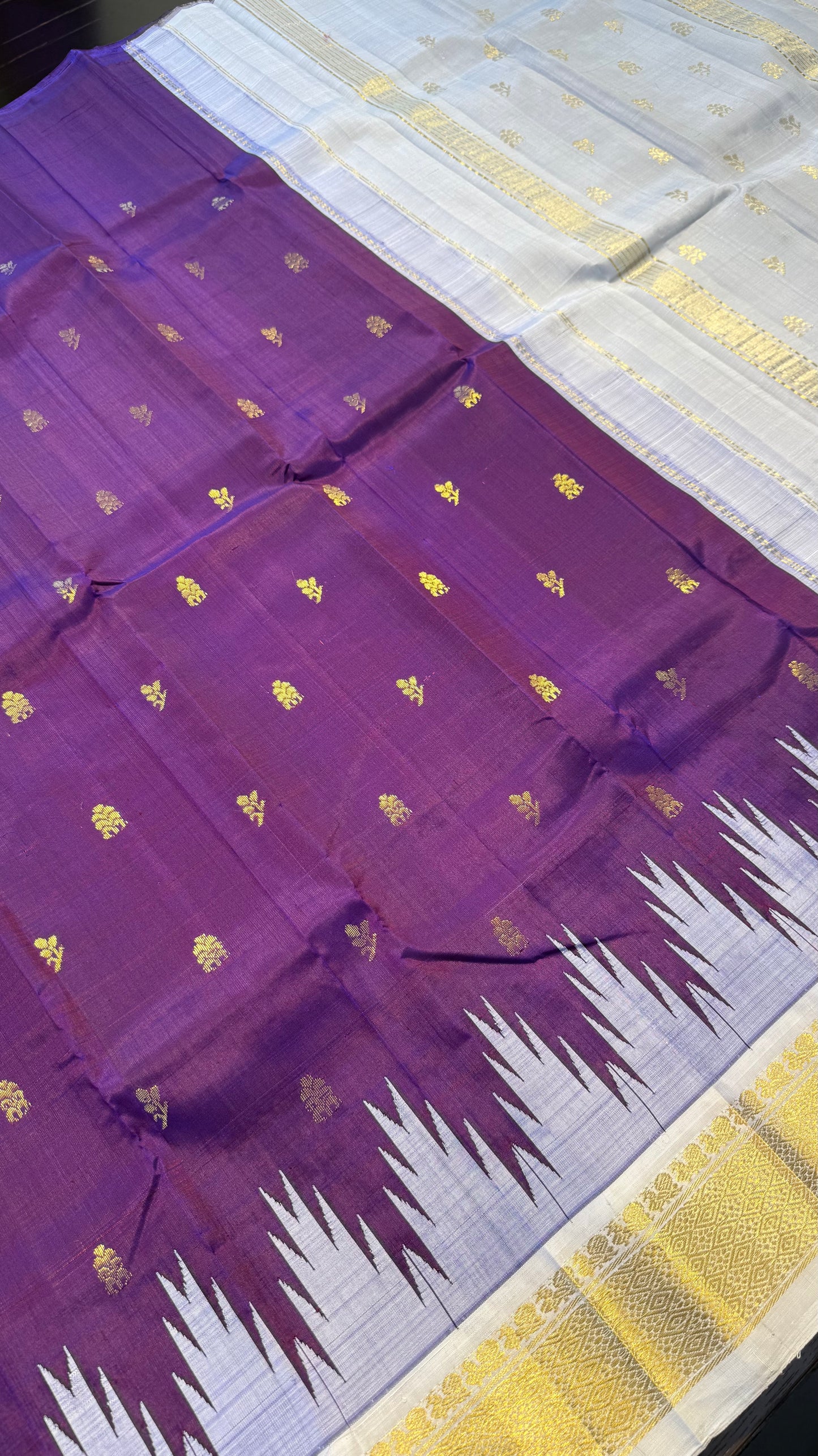 VIOLET WITH CONTRAST OFF WHITE PURE HANDLOOM KANCHIPURAM SINGLE SIDE BORDER SILK SAREE (KSSB29)