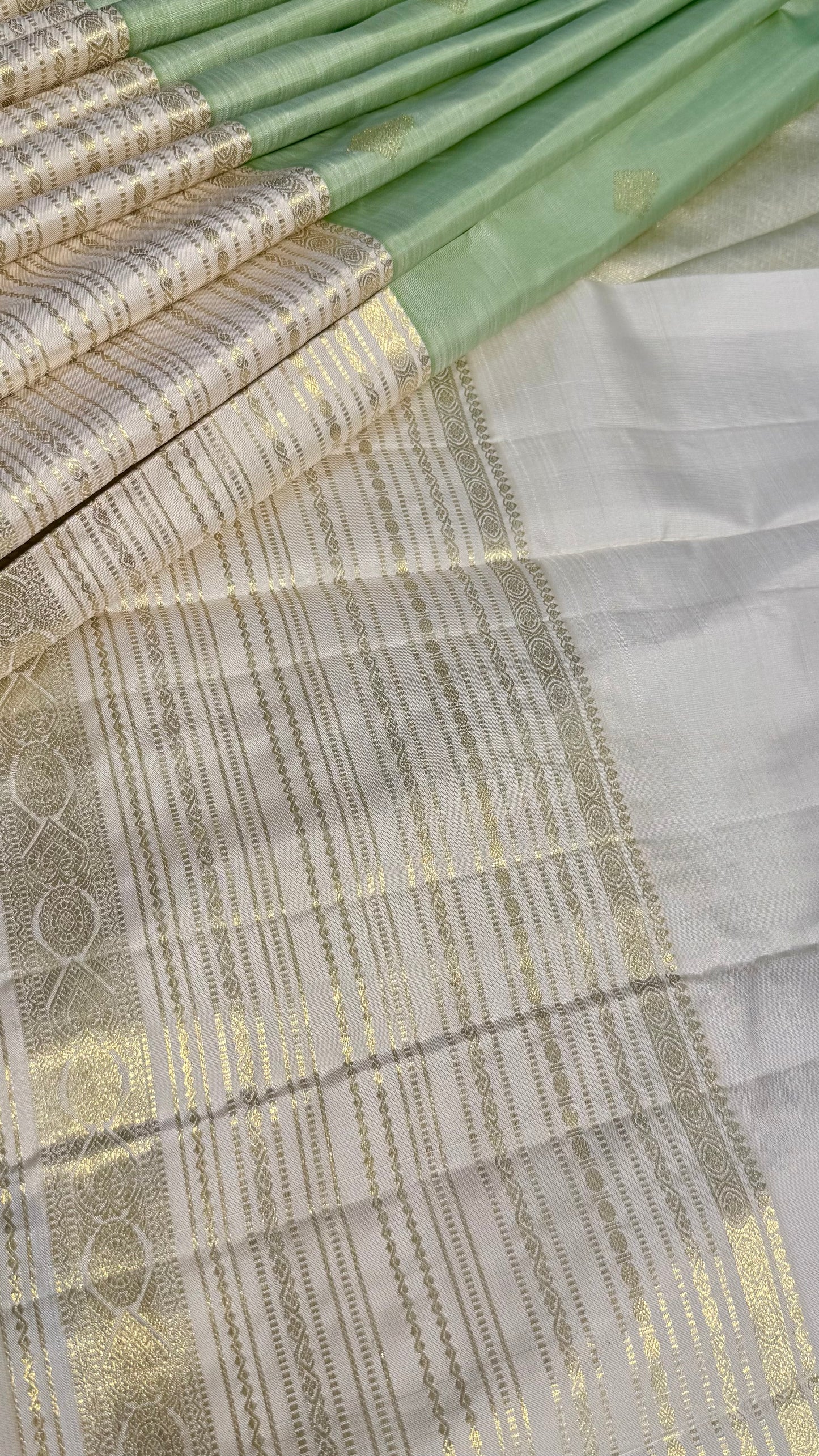 PASTEL GREEN WITH CONTRAST CREAM BORDER PURE KANICHIPURAM SILK SAREEE (KSS03)