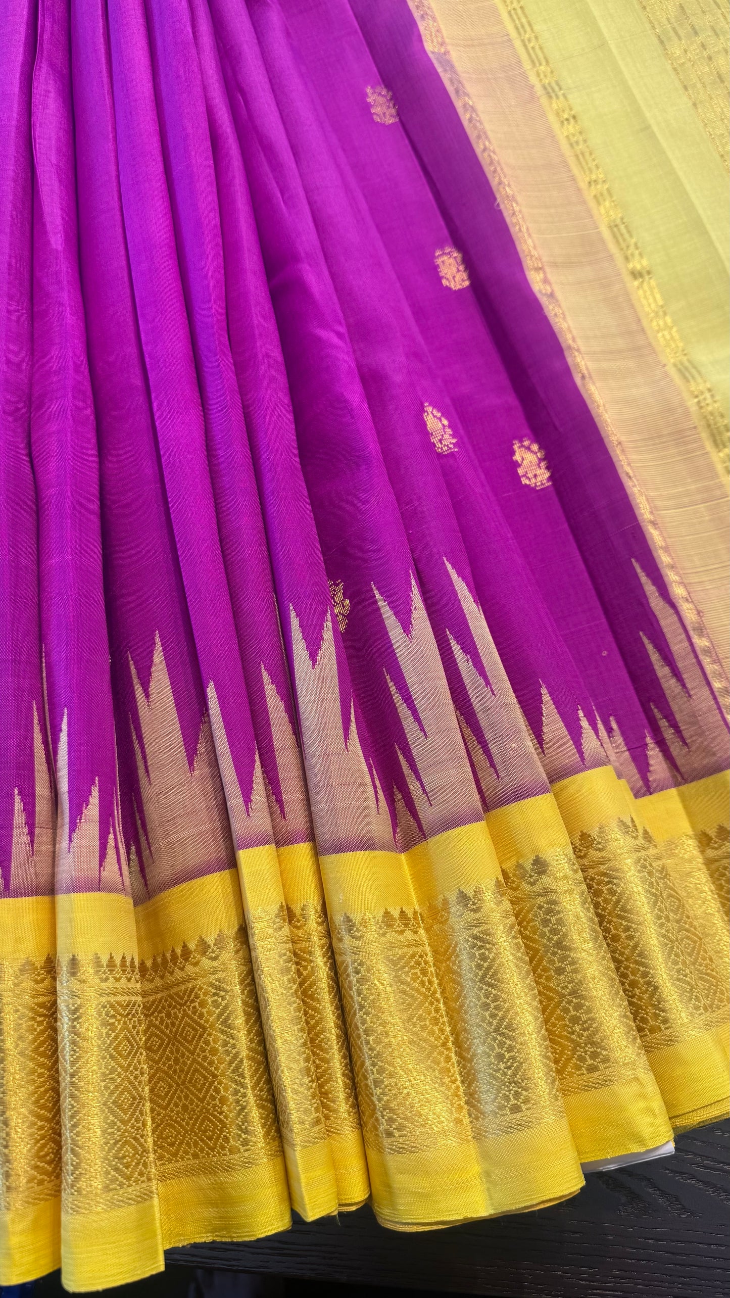 MAGENTA WITH CONTRAST YELLOW PURE HANDLOOM KANCHIPURAM SINGLE SIDE BORDER SILK SAREE (KSSB25)