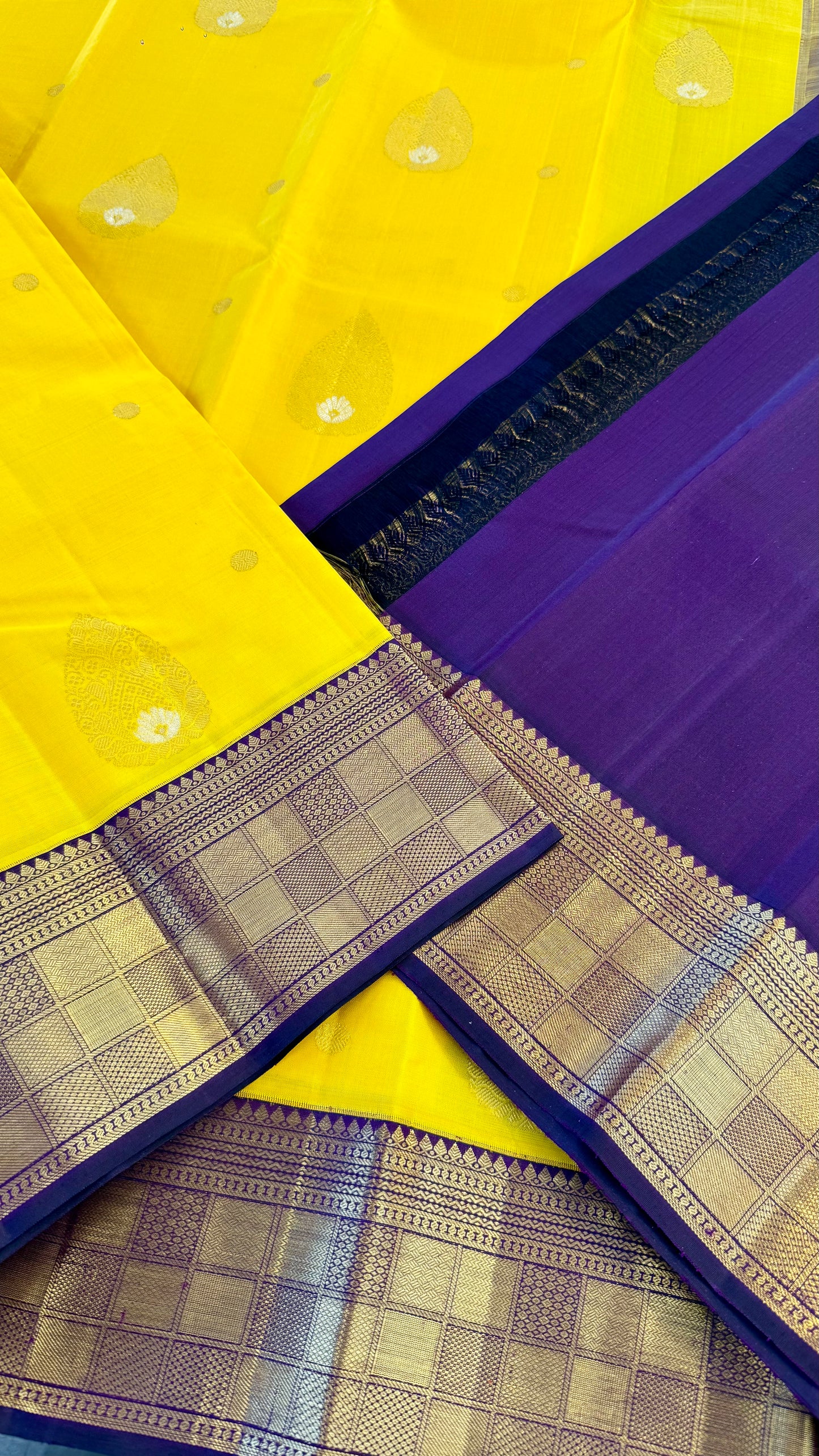 MANJAL WITH CONTRAST VADAMALLI PURPLE BORDER & PALLU HANDLOOM KANICHIPURAM SILK SAREE (KSS08)