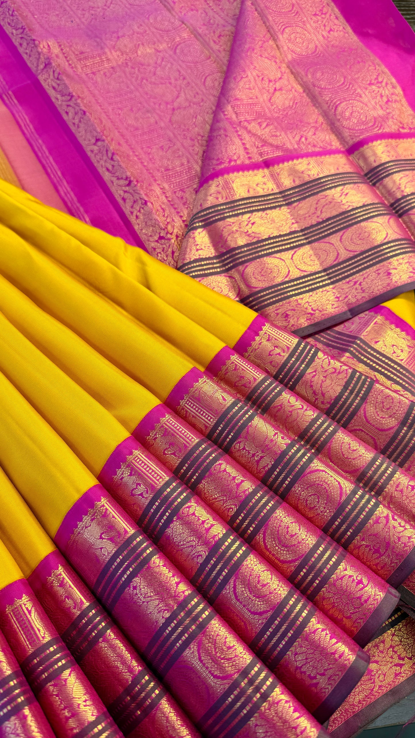 LIGHT MUSTARD TRADITIONAL RANI PINK AND DUAL TONE GREEN BORDER HANDLOOM KANICHIPURAM SILK SAREE (KSS38)