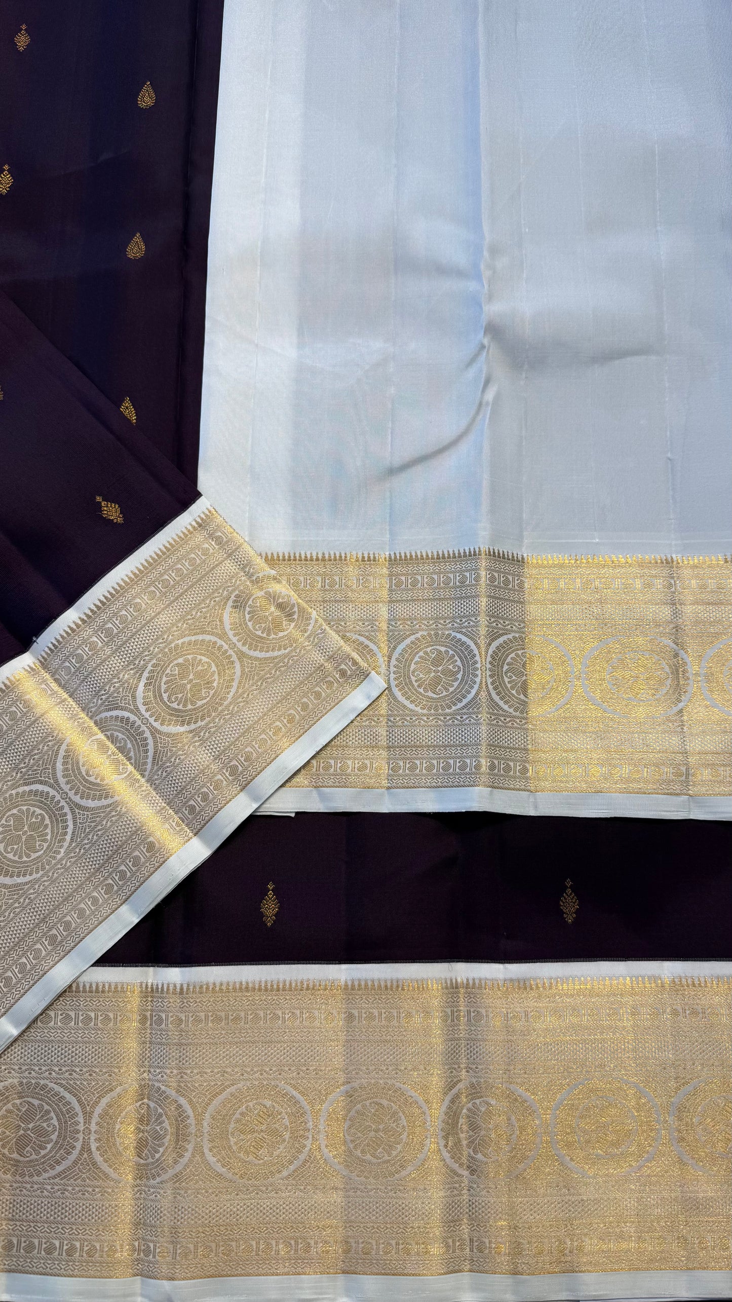 PLUM WITH CONTRAST OFFWHITE GOLD ZARI HANDLOOM KANCHIPURAM SILK SAREE (KSS302)