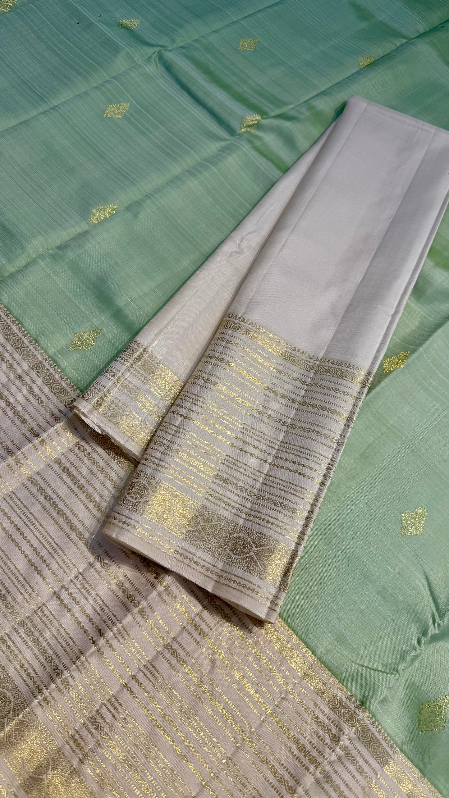 PASTEL GREEN WITH CONTRAST CREAM BORDER PURE KANICHIPURAM SILK SAREEE (KSS03)