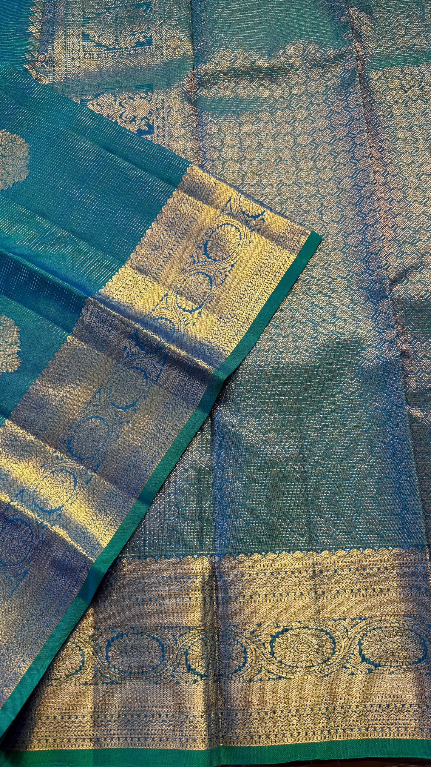 VAIRA OOSI PEACOCK GREEN HANDLOOM KANCHIPURAM SILK SAREE (KSS428)