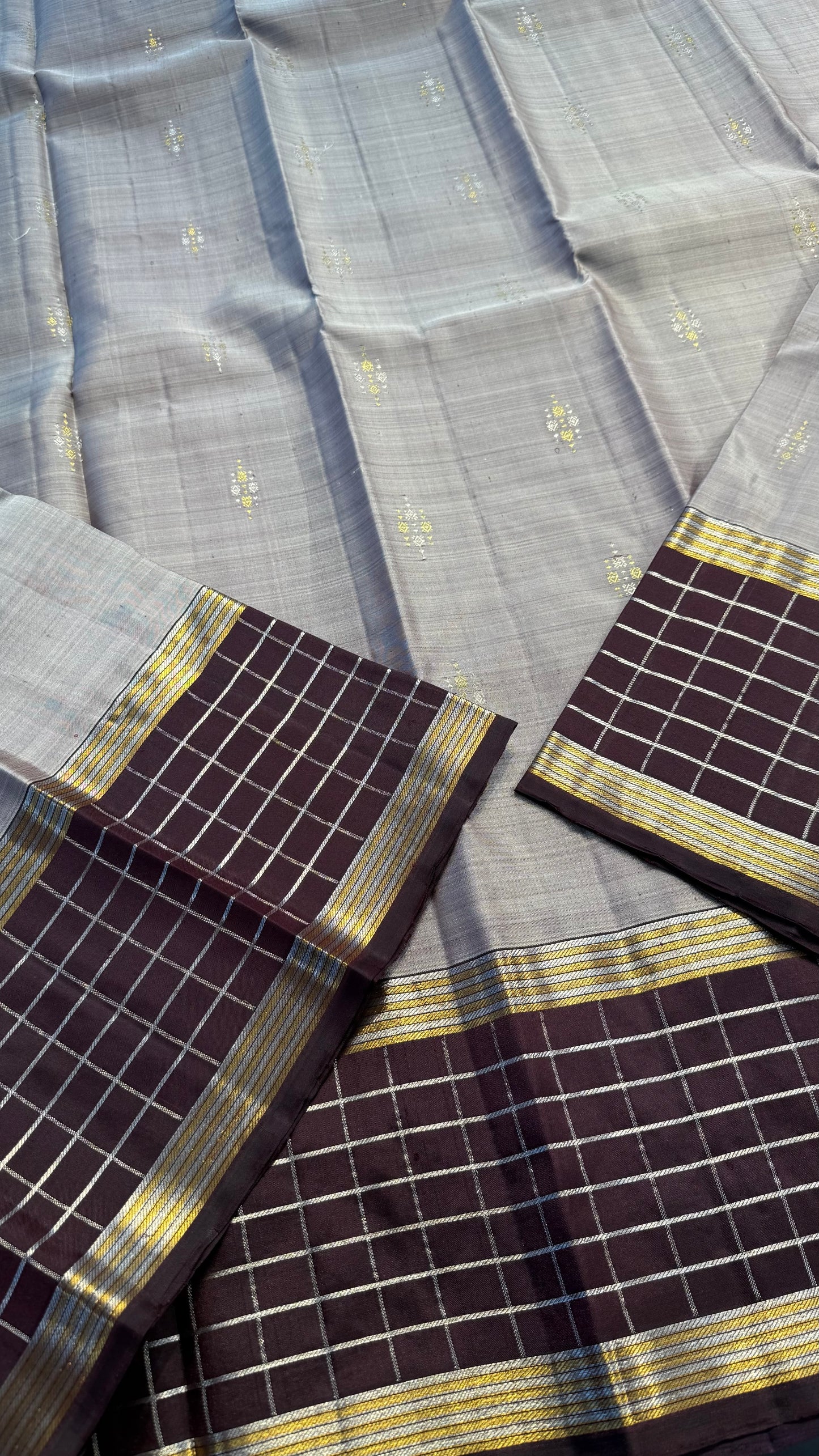 COFFEE GREY RUST WITH CHECKERED COFFEE COLOURED BORDER SILVER KATTAM & GOLD ZARI HANDLOOM KANICHIPURAM SILK SAREE (KSS256)