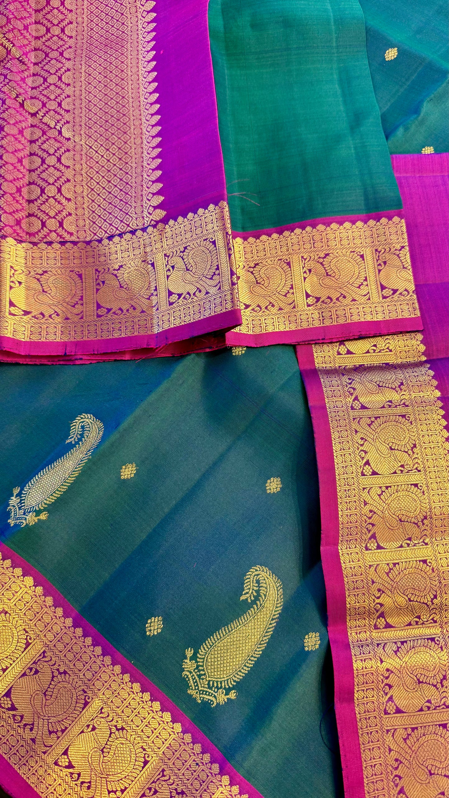 PEACOCK GREEN WITH CONTRAST VADAMALLI PURPLE HANDLOOM KANICHIPURAM SILK SAREE (KSS19)