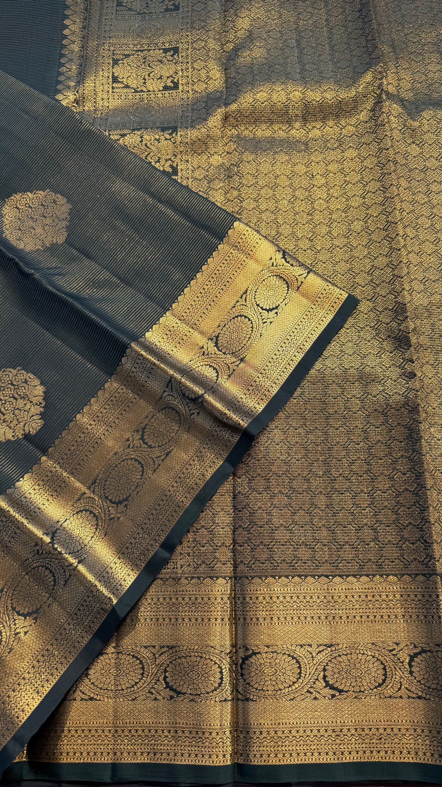 VAIRA OOSI GREEN HANDLOOM KANCHIPURAM SILK SAREE (KSS427)